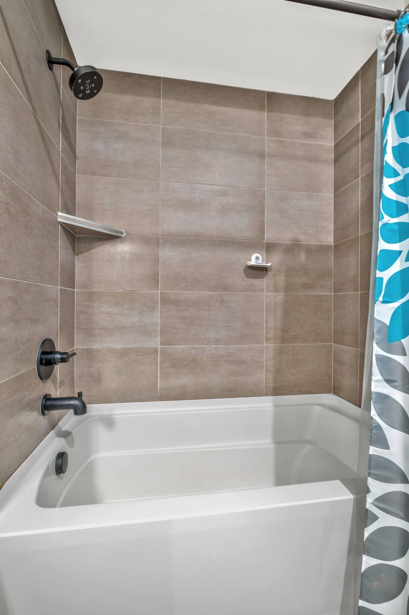 1077 E Trinity Ln Unit: 307