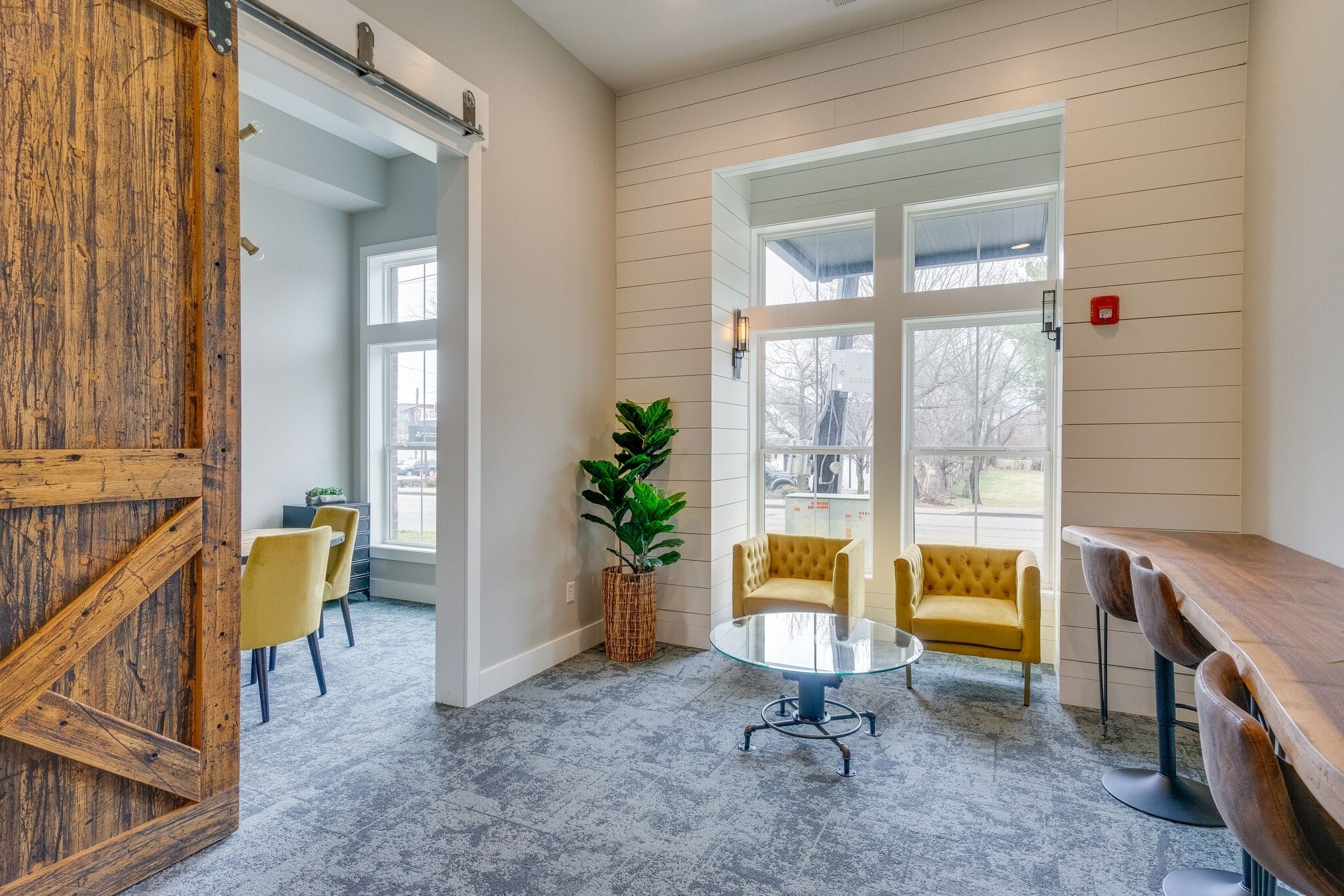 1077 E Trinity Ln Unit: 307