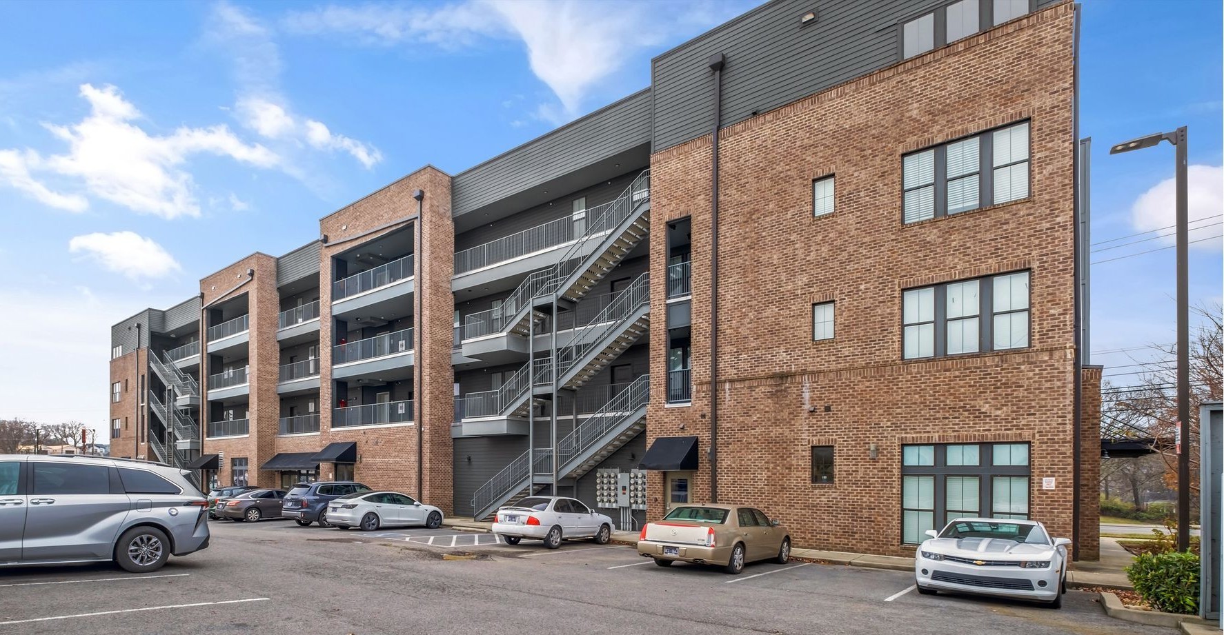 1077 E Trinity Ln Unit: 307