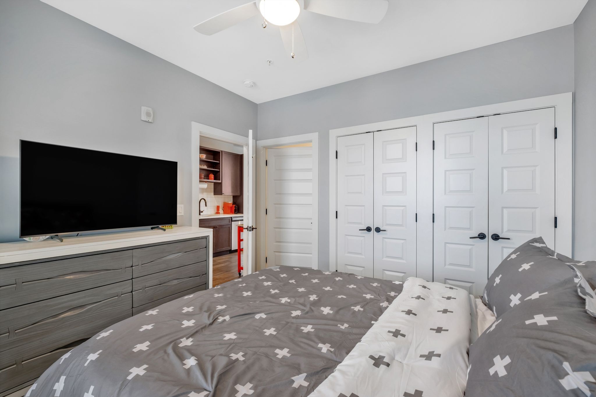 1077 E Trinity Ln Unit: 307