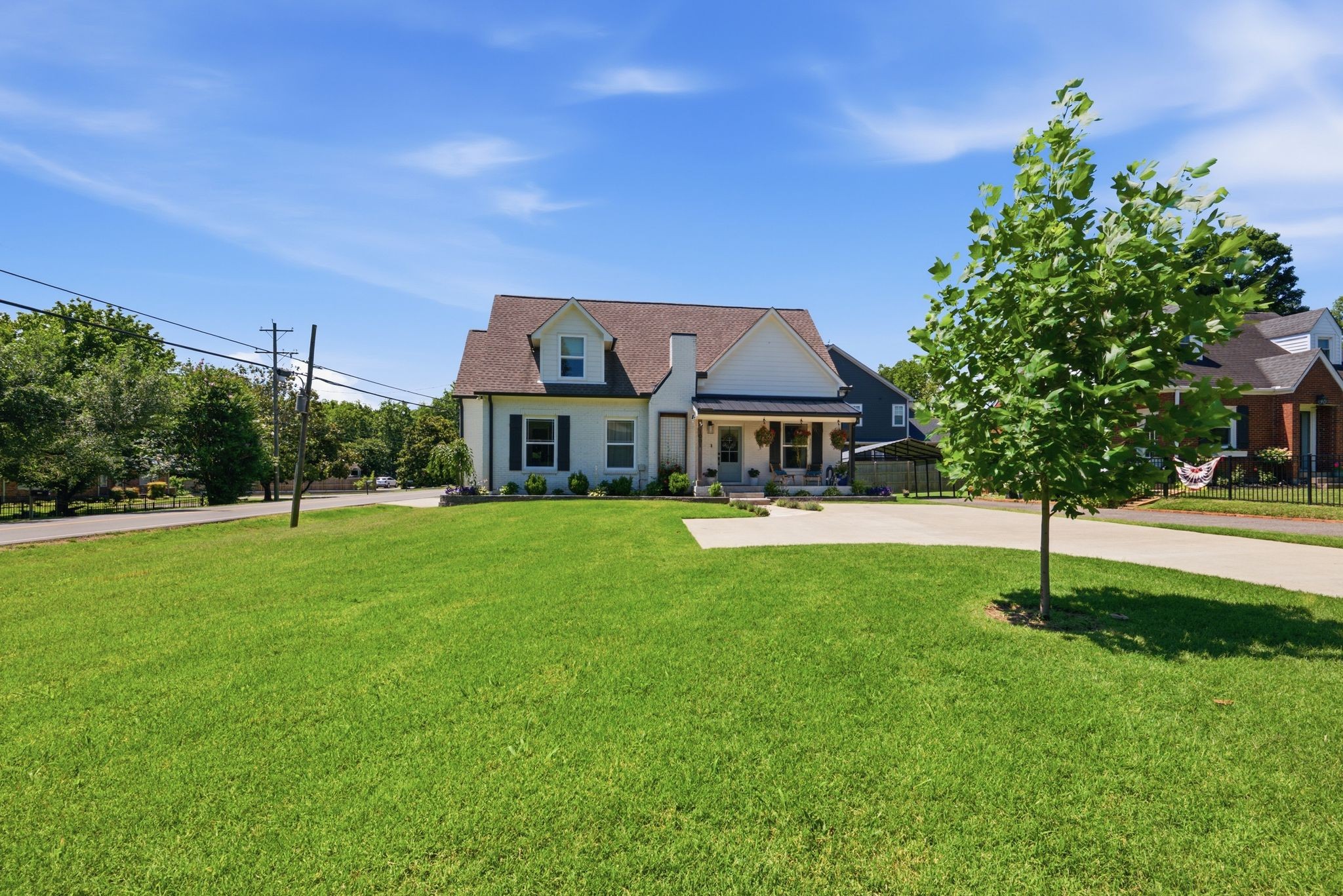 1001 Graybar Ln