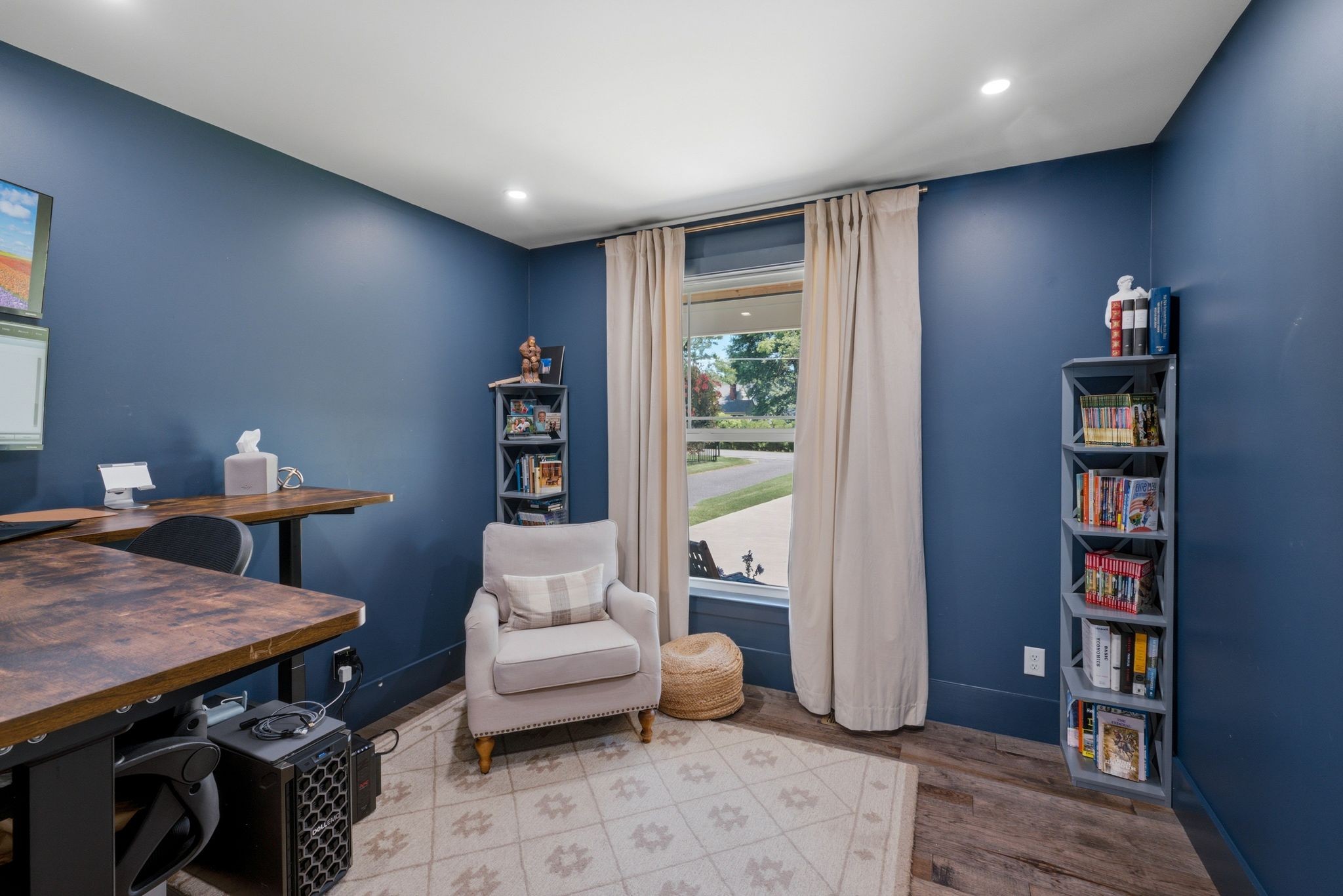1001 Graybar Ln