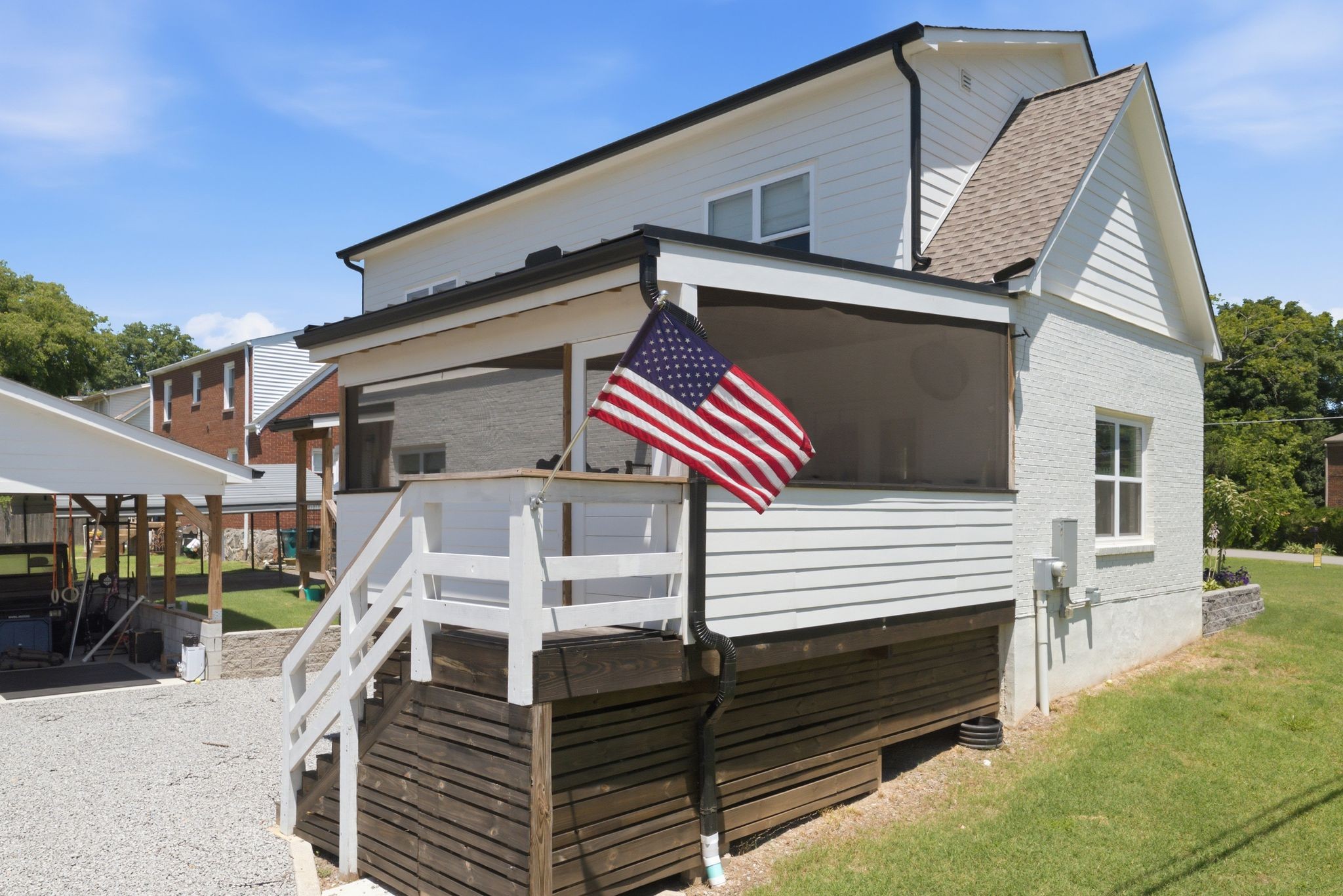 1001 Graybar Ln