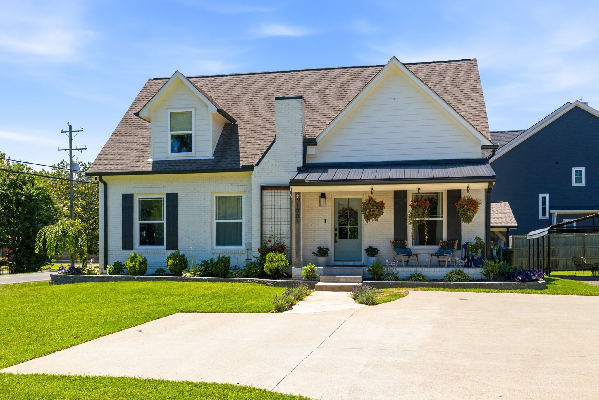 1001 Graybar Ln