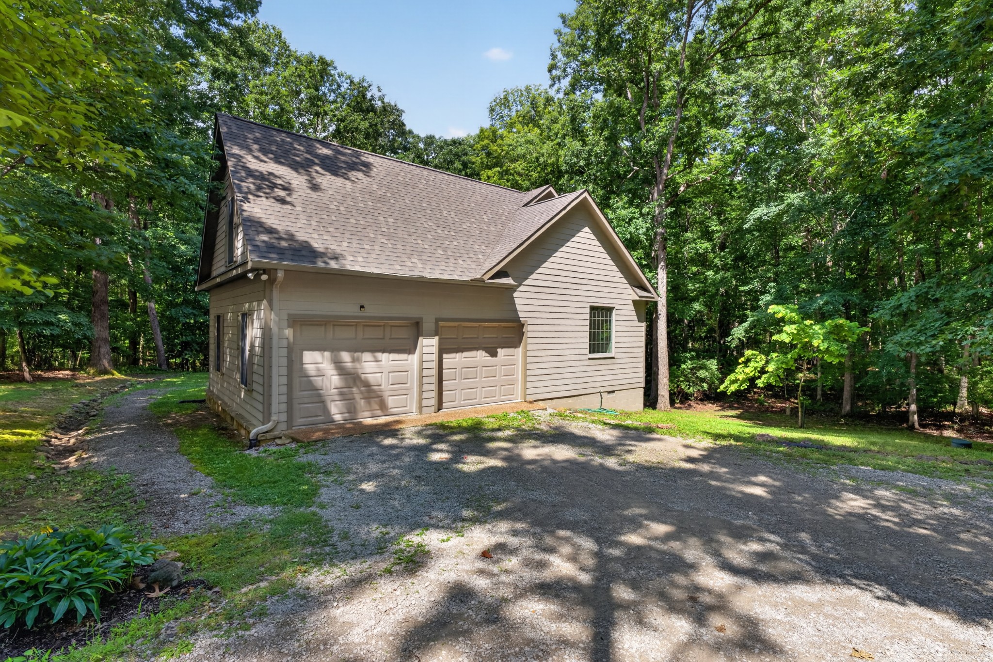 1835 Ridge Cliff Dr
