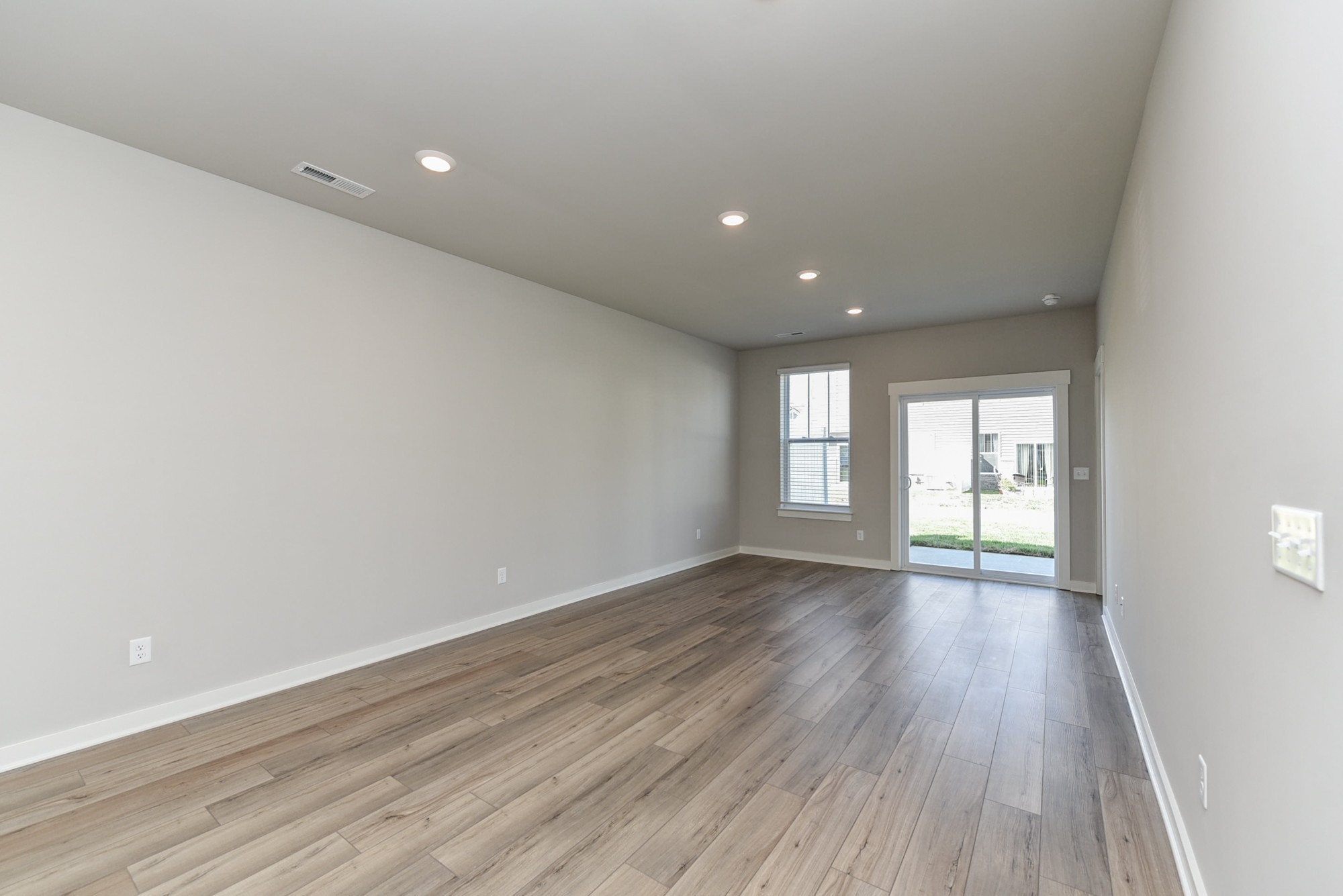 728 Mickelson Way