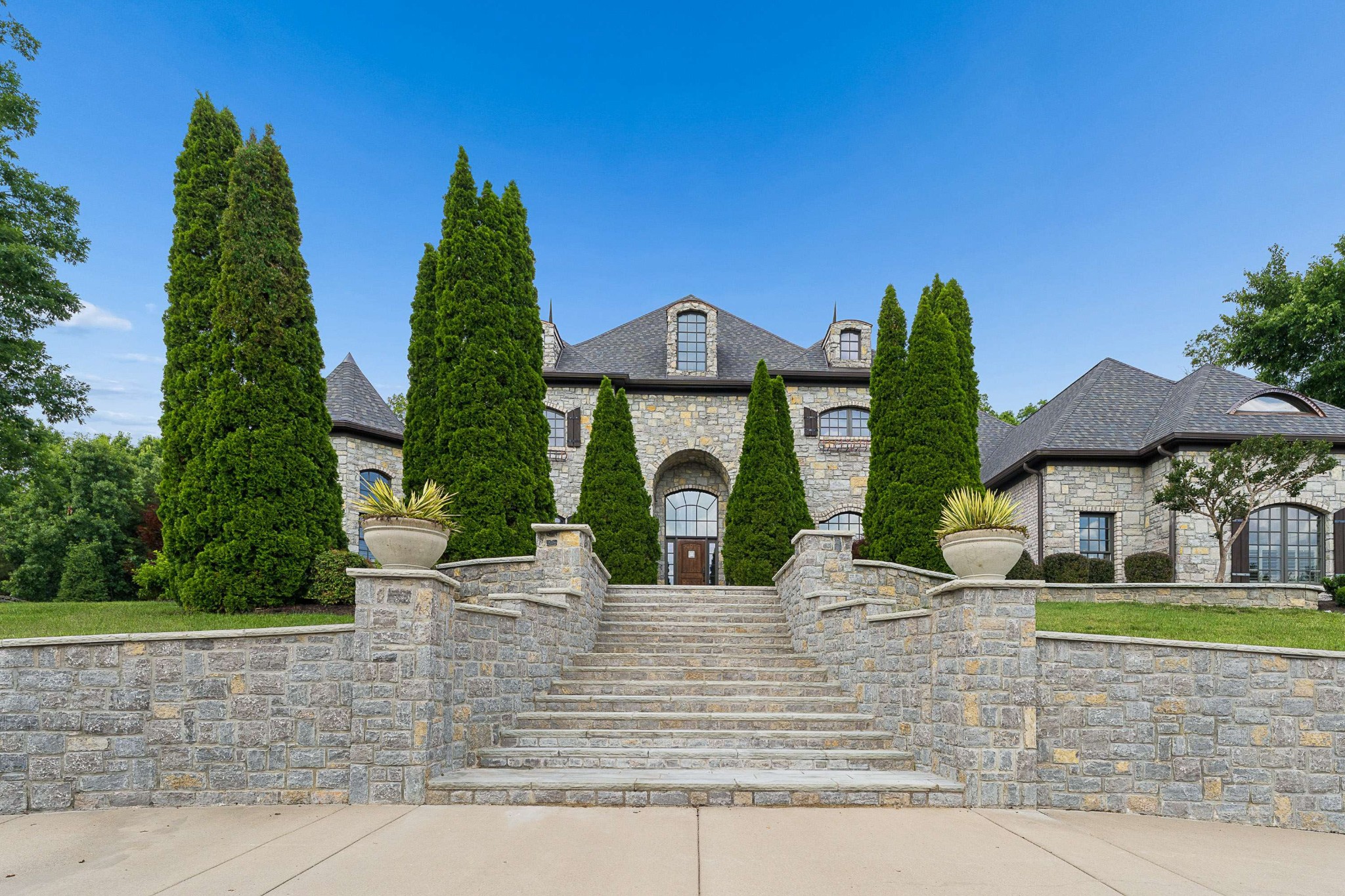 1008 Monroe Ln