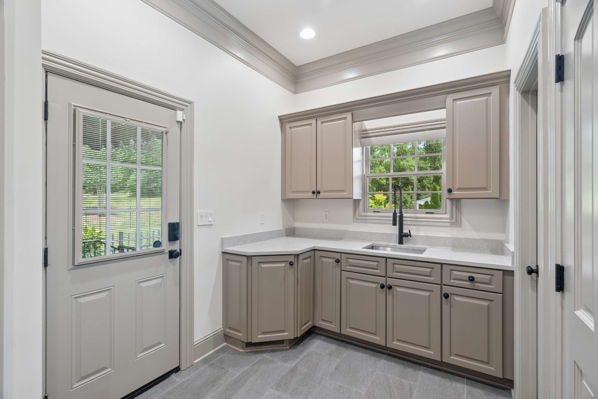 1008 Monroe Ln
