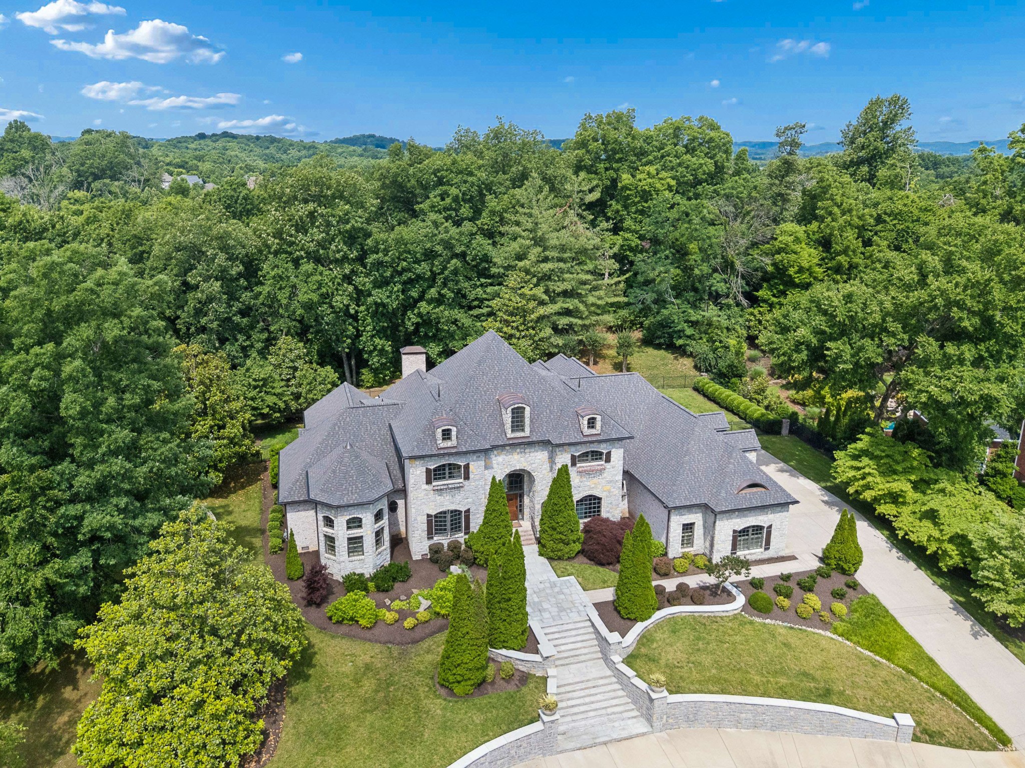 1008 Monroe Ln
