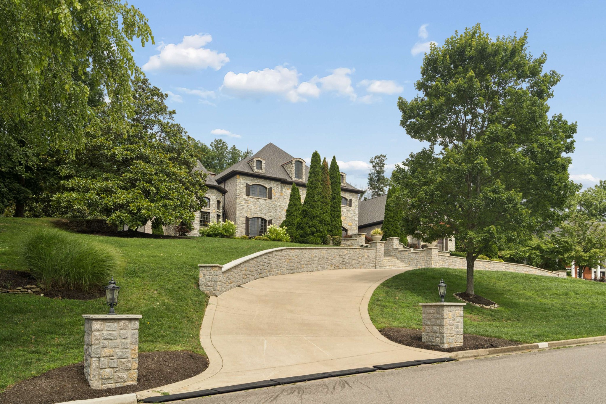 1008 Monroe Ln
