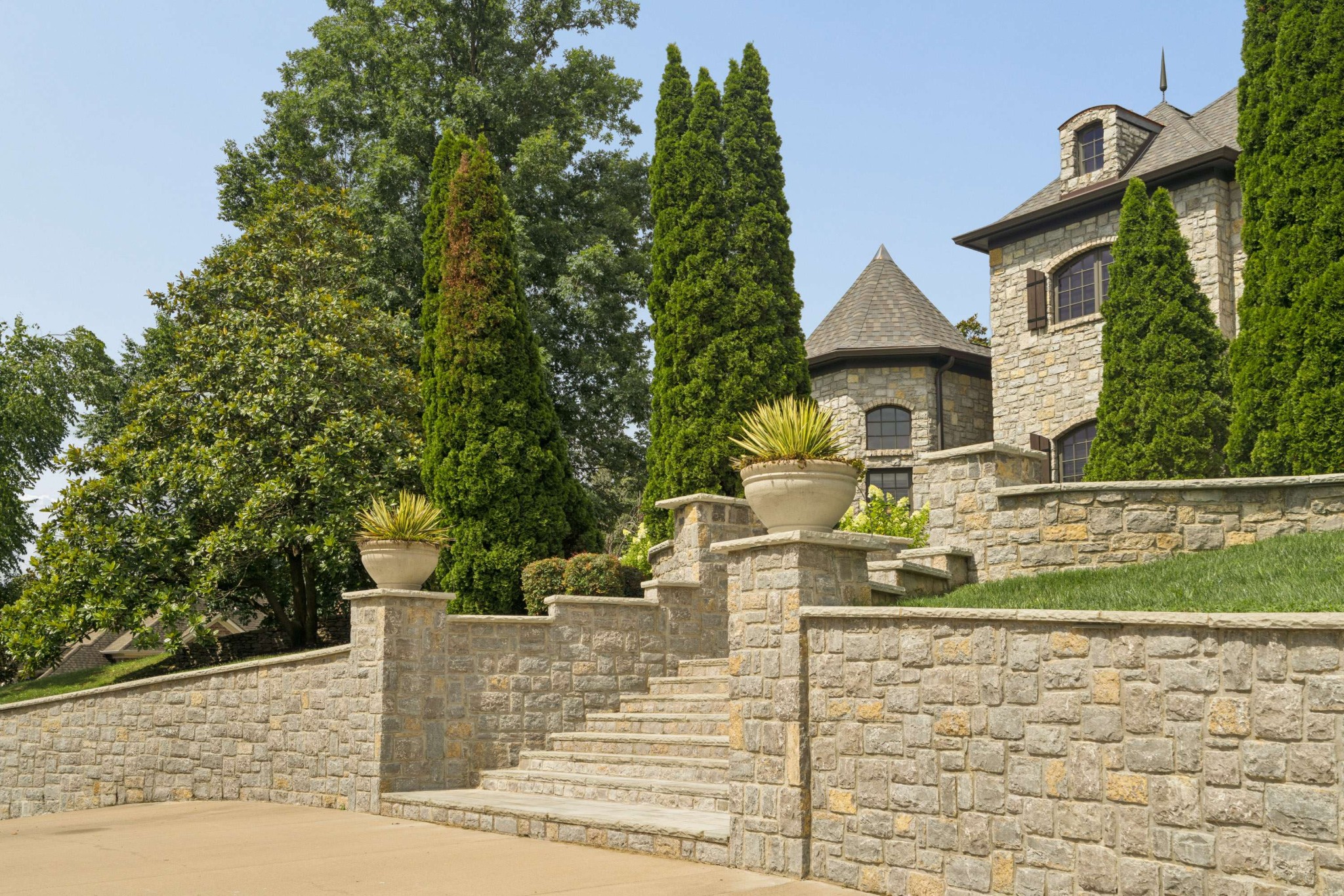 1008 Monroe Ln