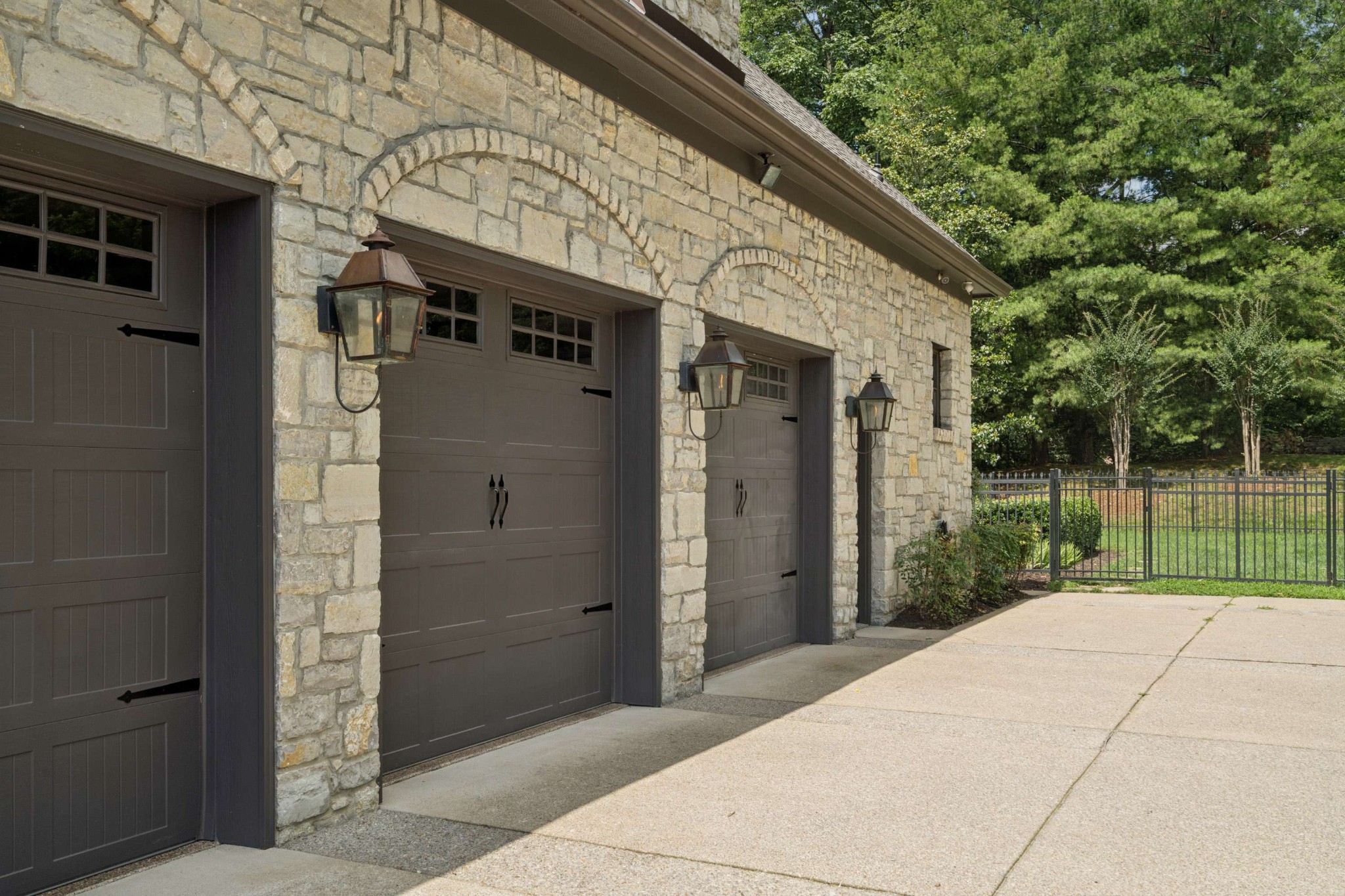 1008 Monroe Ln