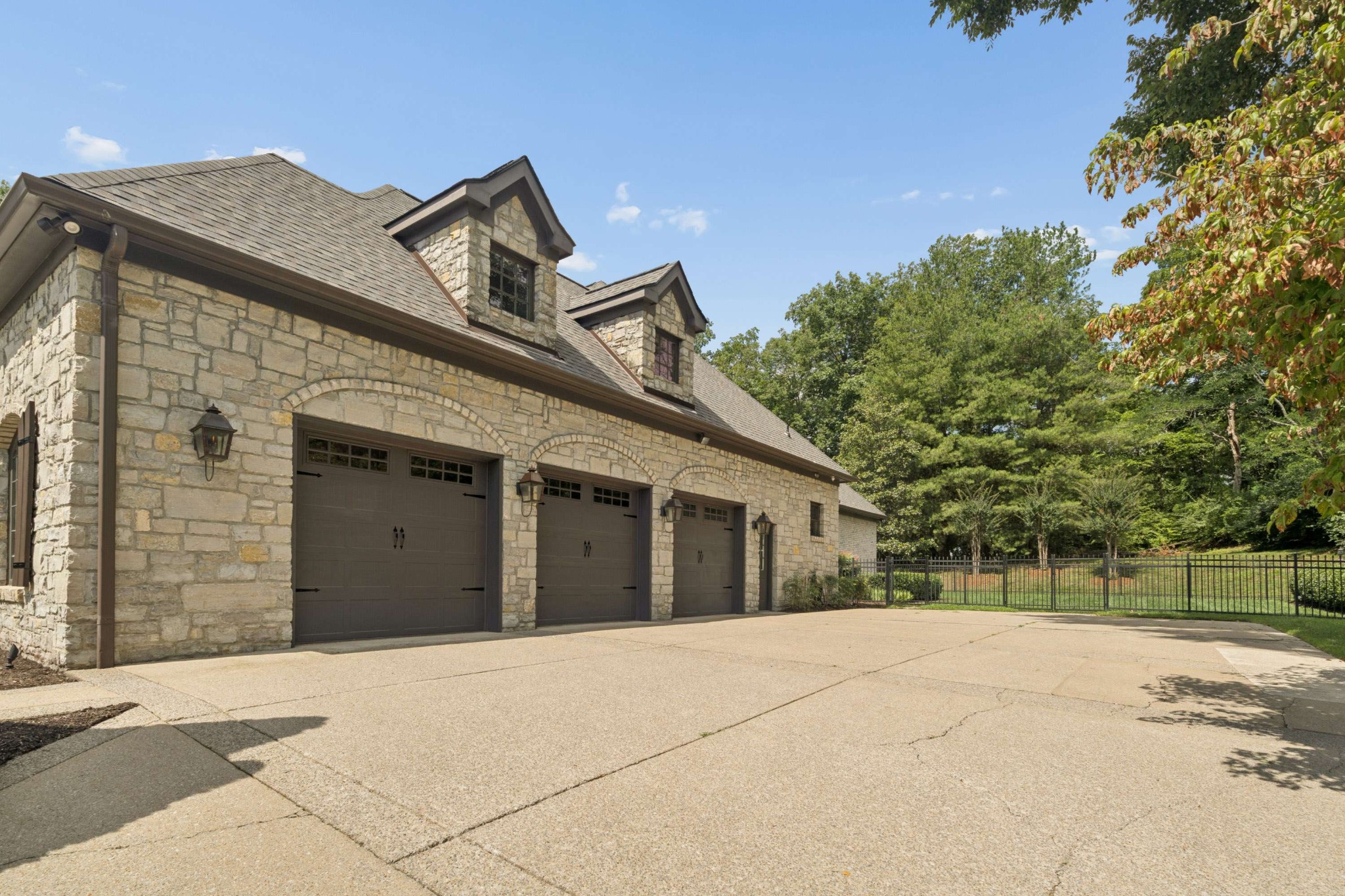 1008 Monroe Ln