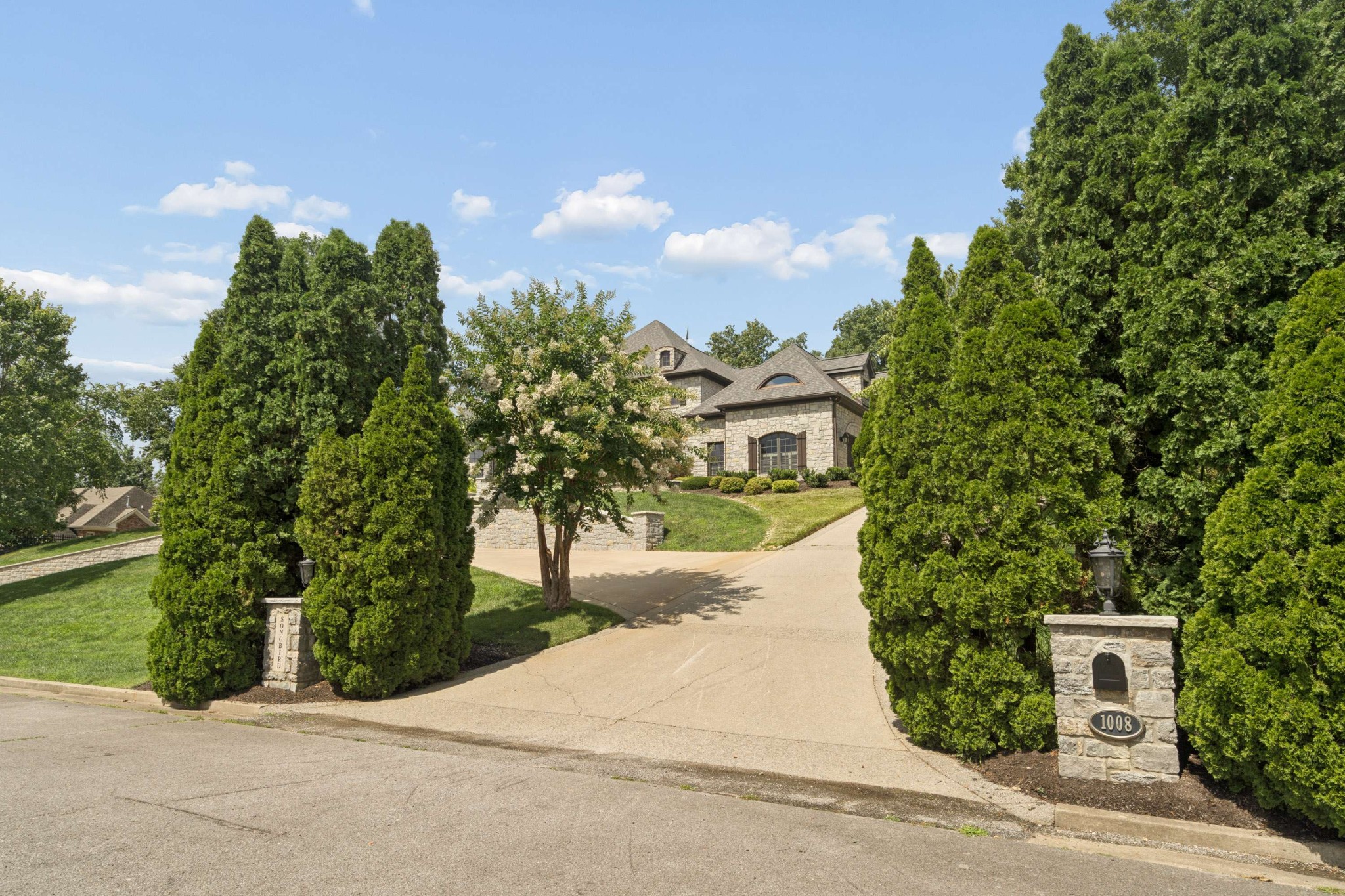 1008 Monroe Ln