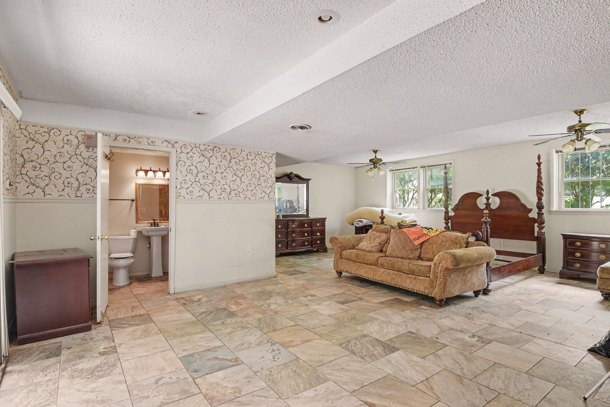 4301 Golden Hills Dr