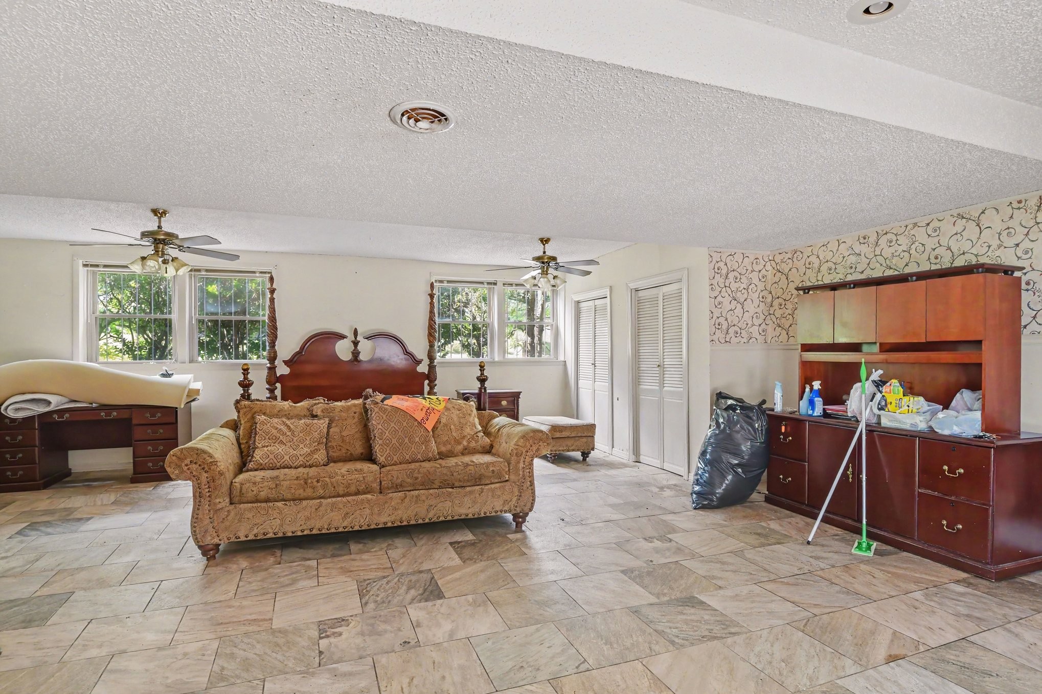 4301 Golden Hills Dr