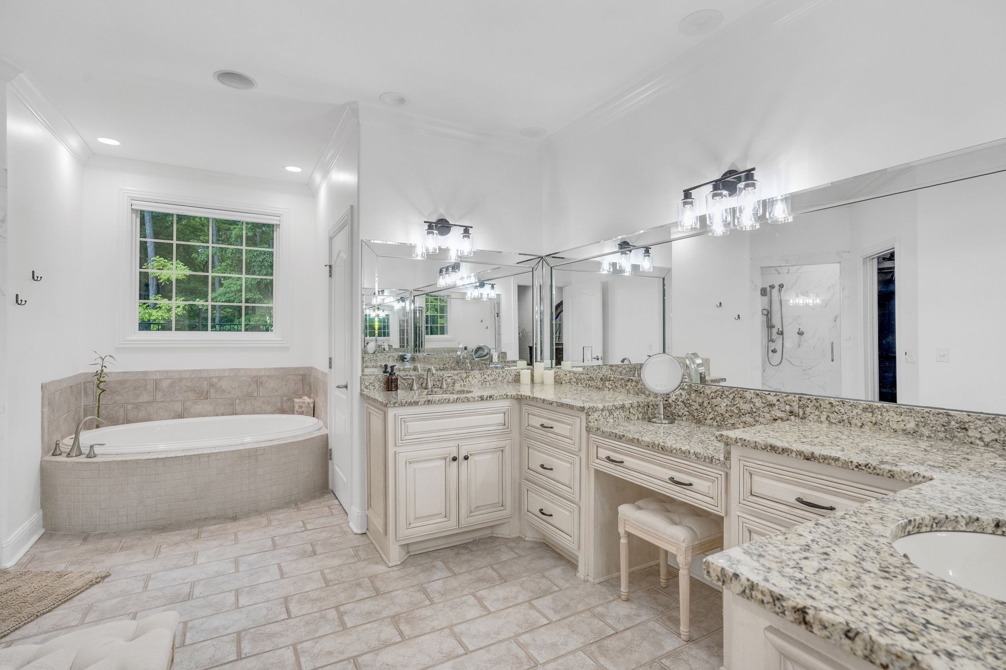 6948 Whispering Oaks Dr