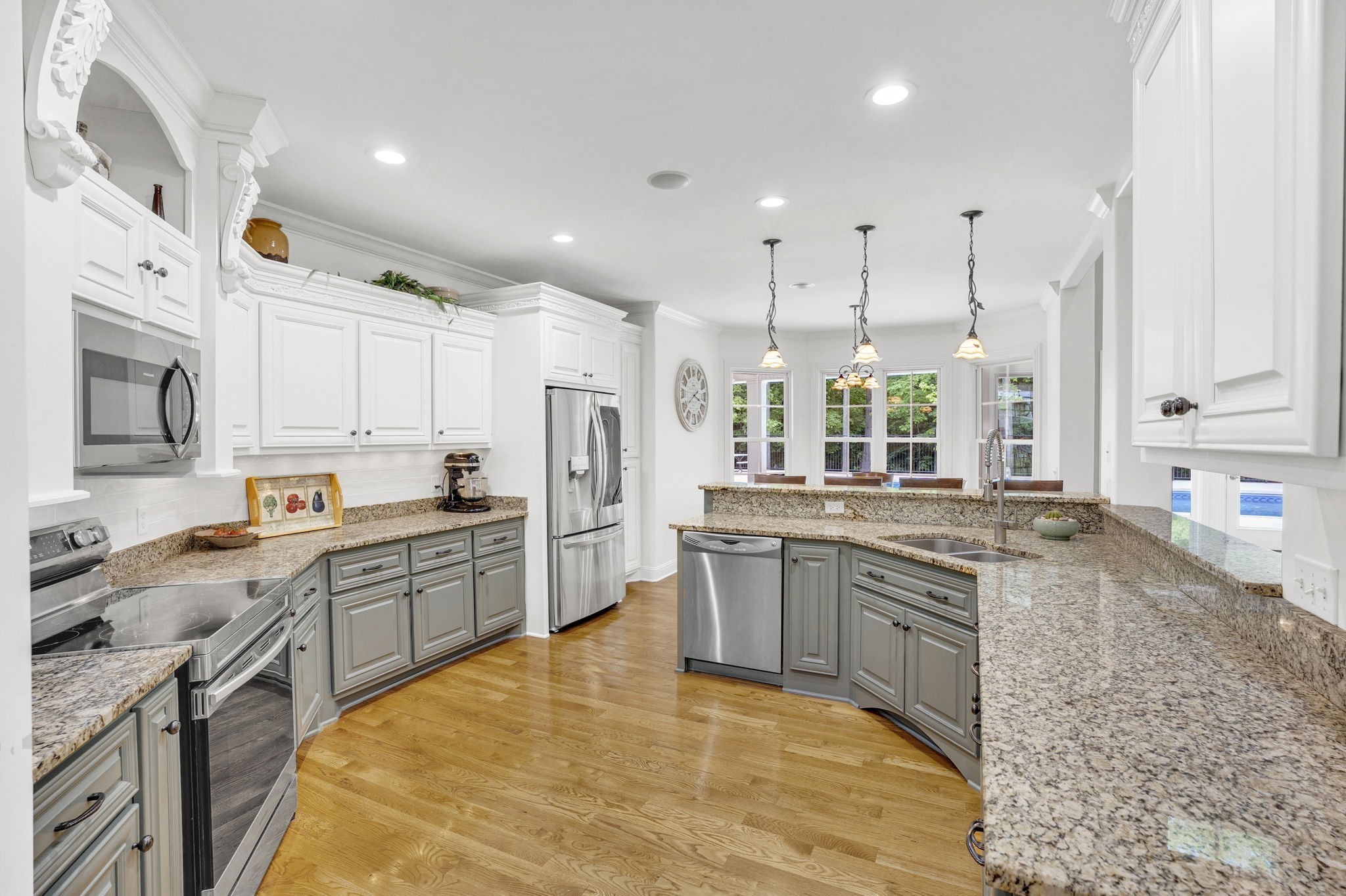 6948 Whispering Oaks Dr