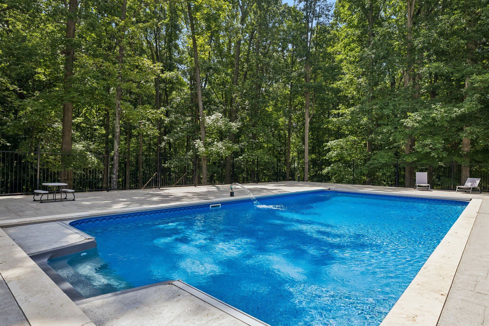 6948 Whispering Oaks Dr
