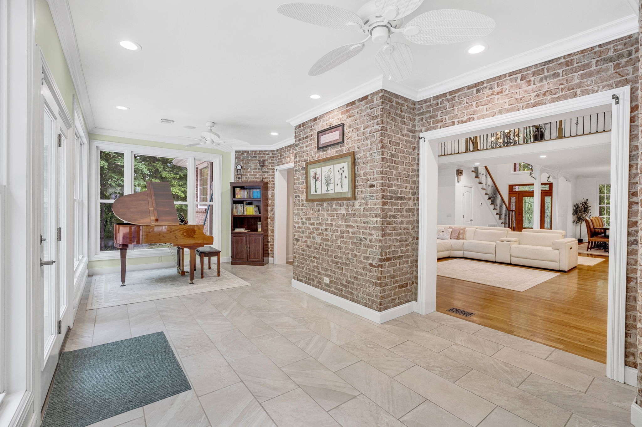 6948 Whispering Oaks Dr