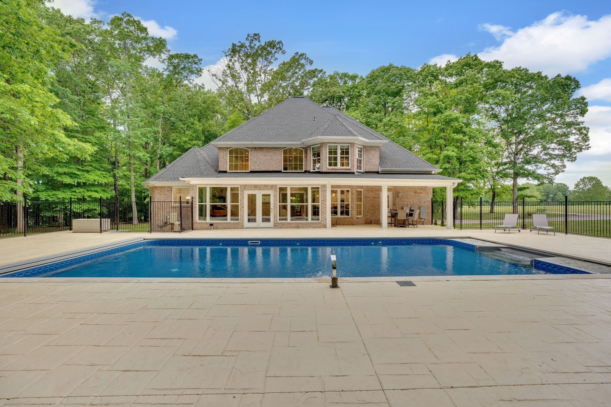 6948 Whispering Oaks Dr
