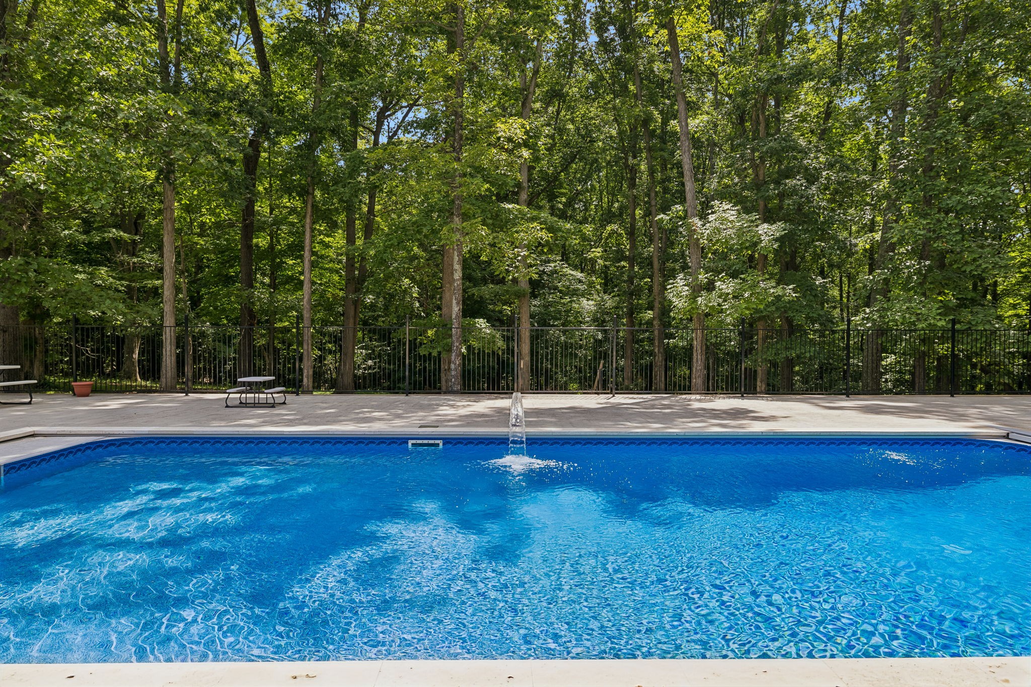 6948 Whispering Oaks Dr