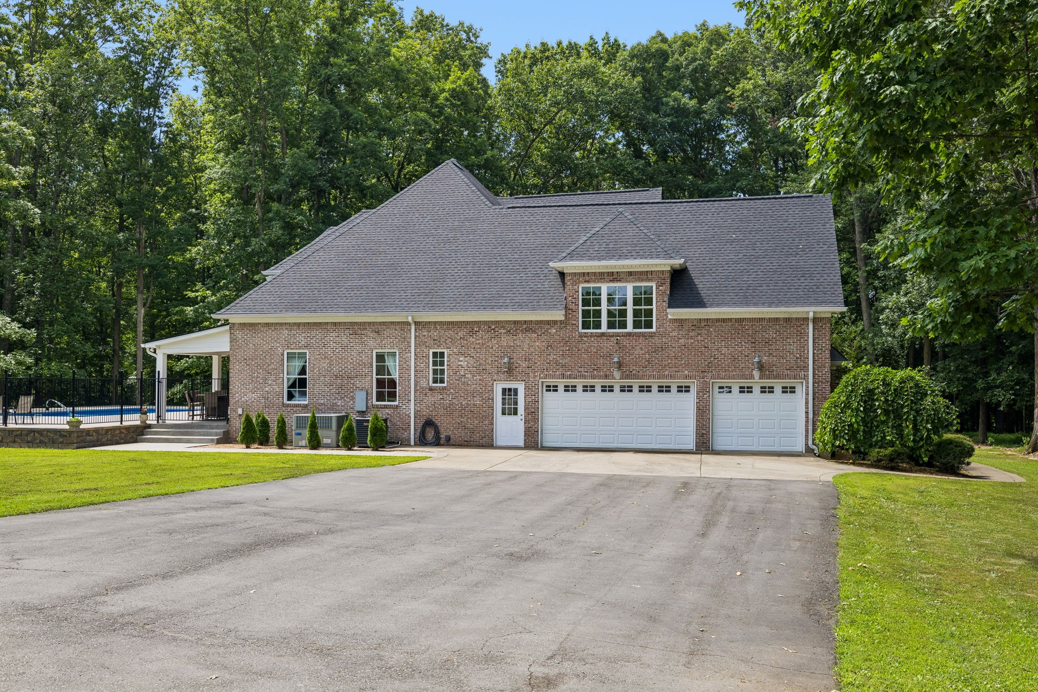 6948 Whispering Oaks Dr