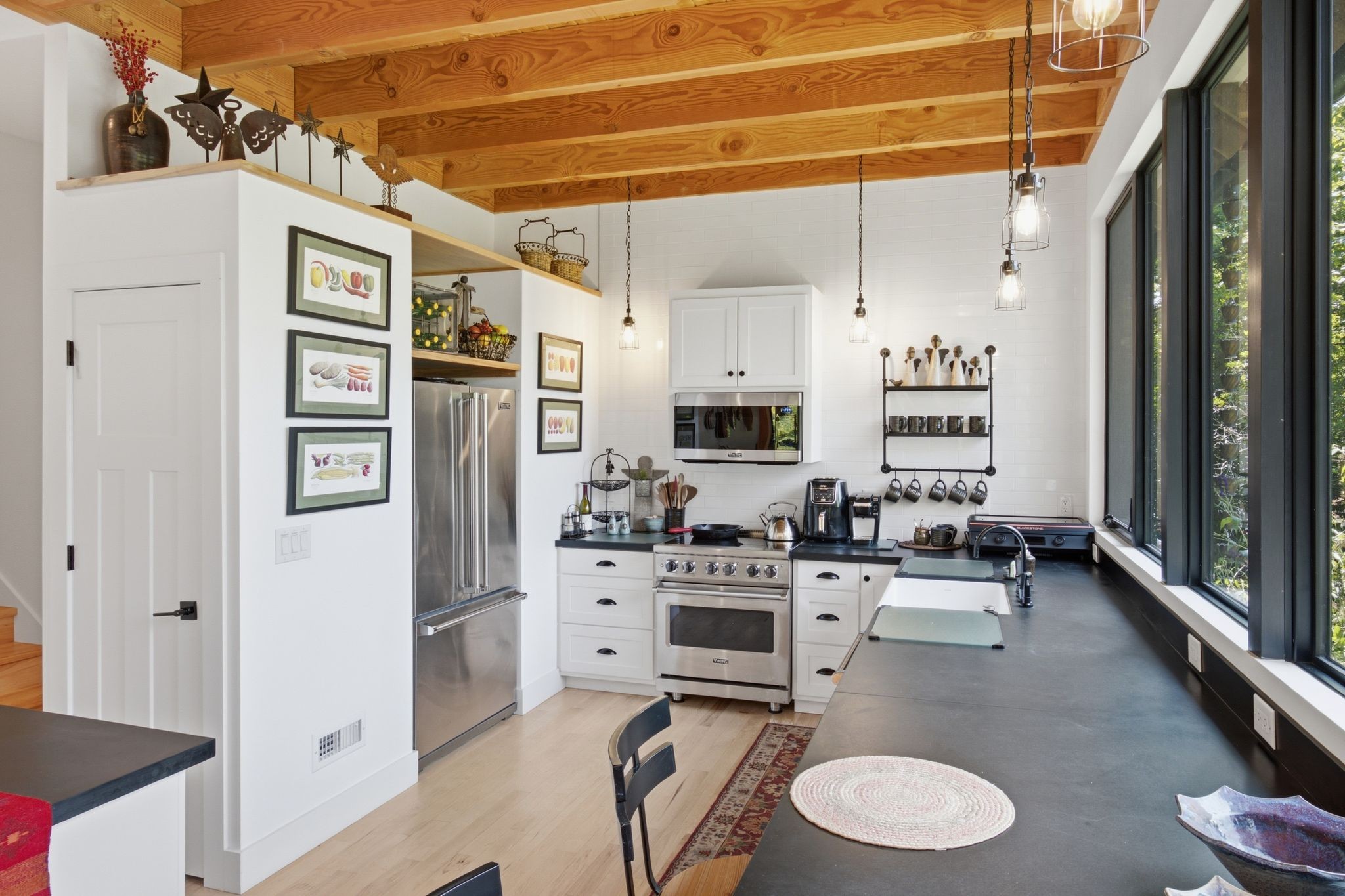 201 Water View Ln
