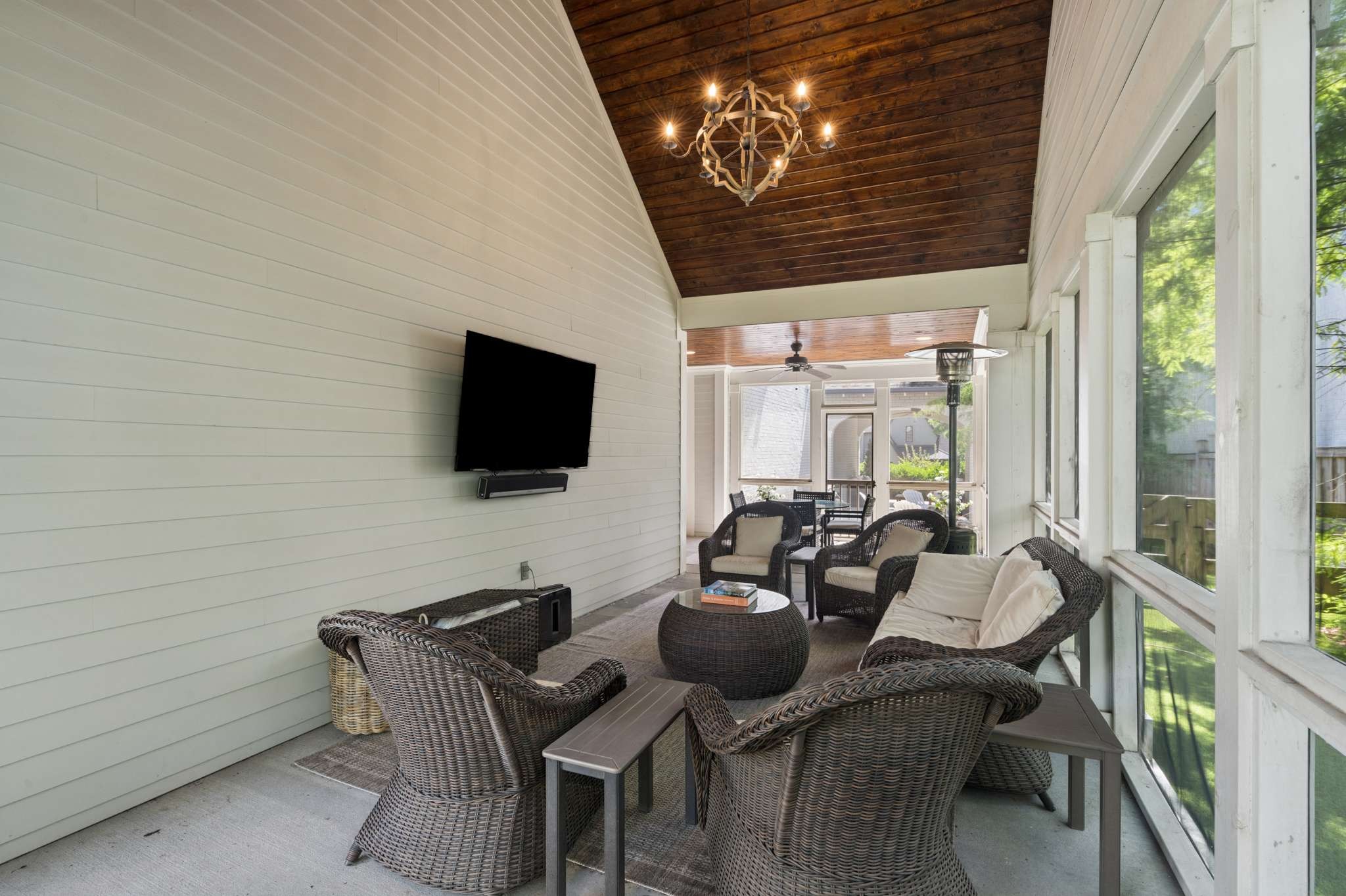 2711 Brightwood Ave