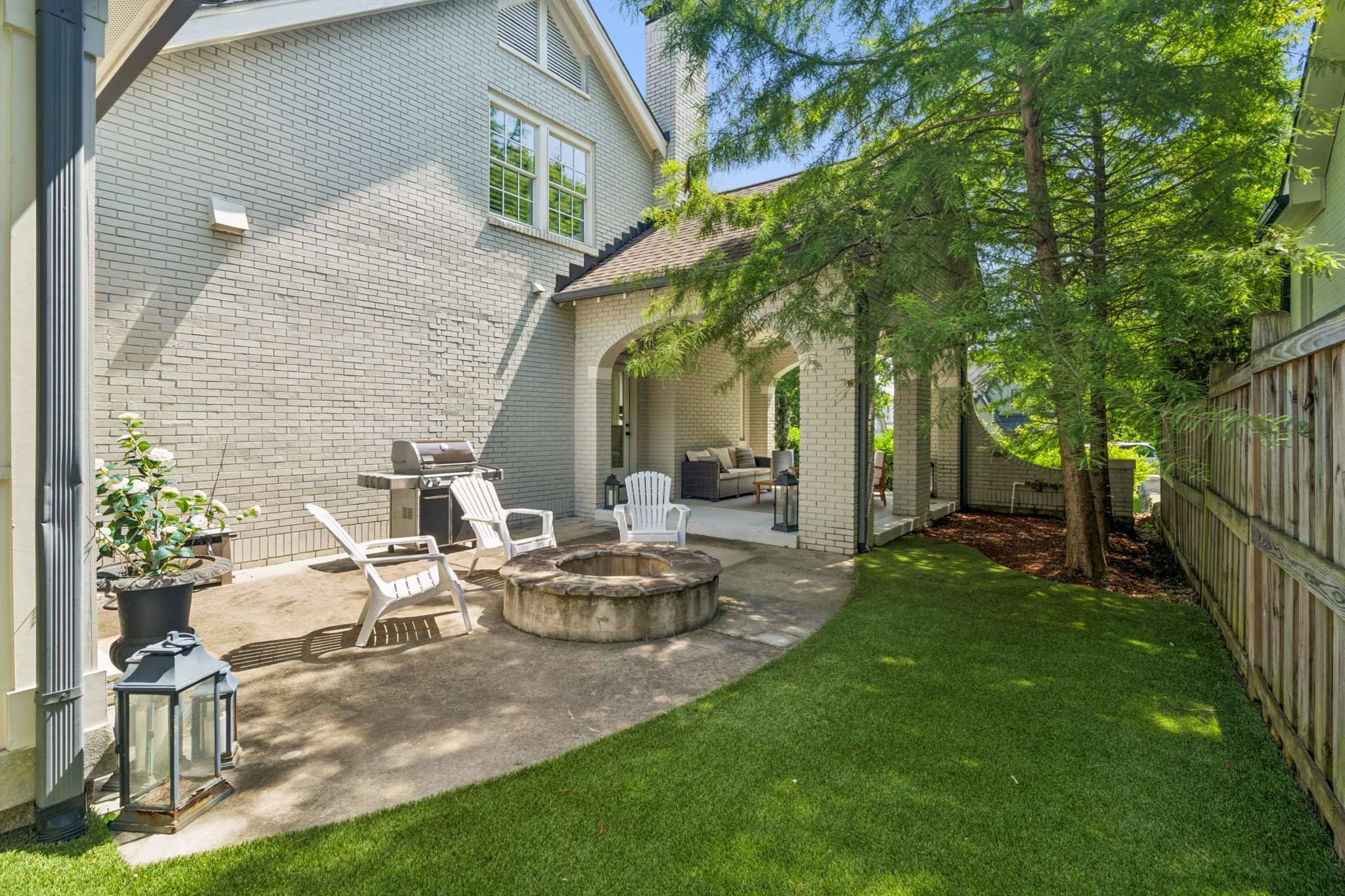 2711 Brightwood Ave
