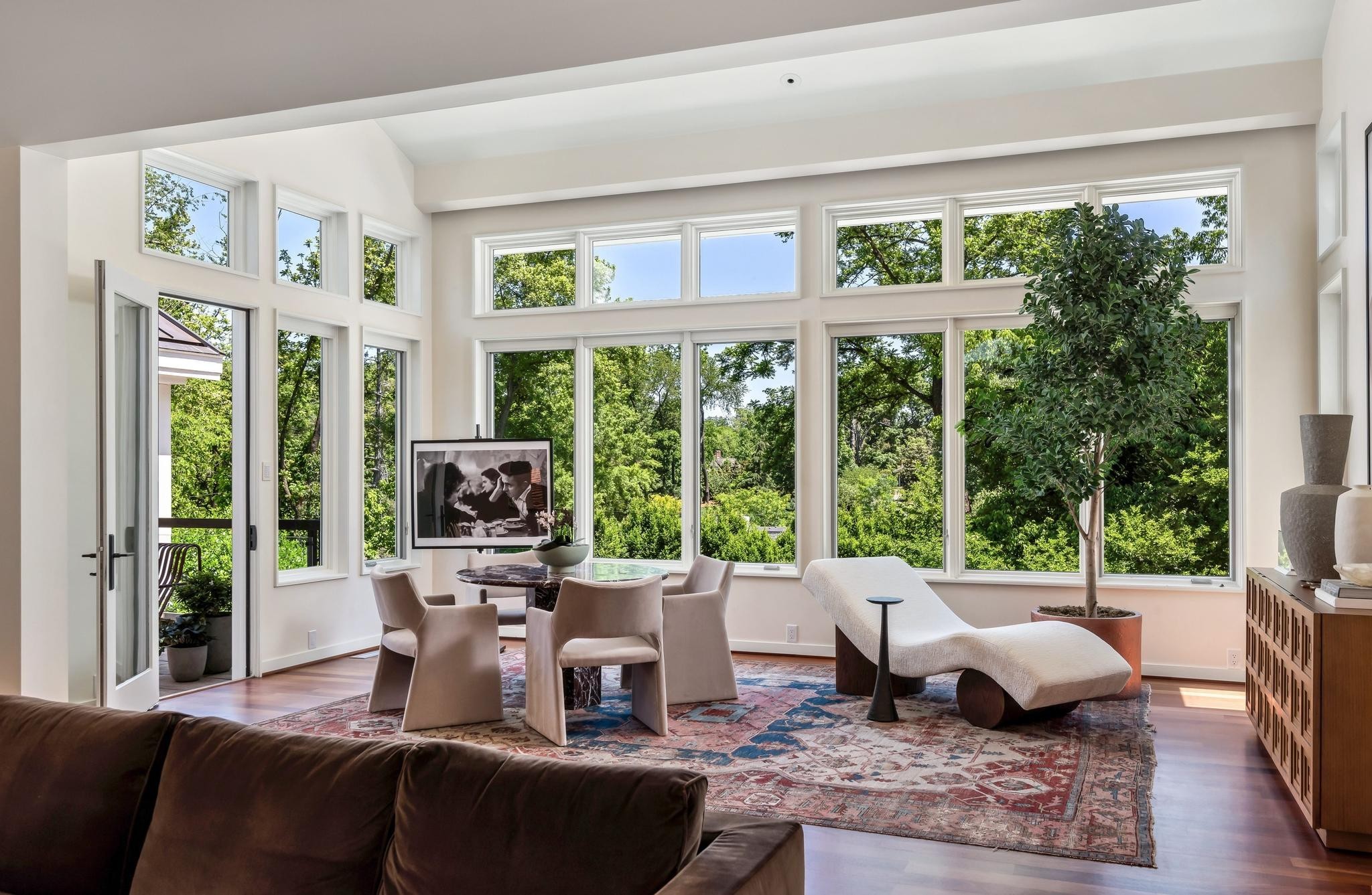300 Sunnyside Dr