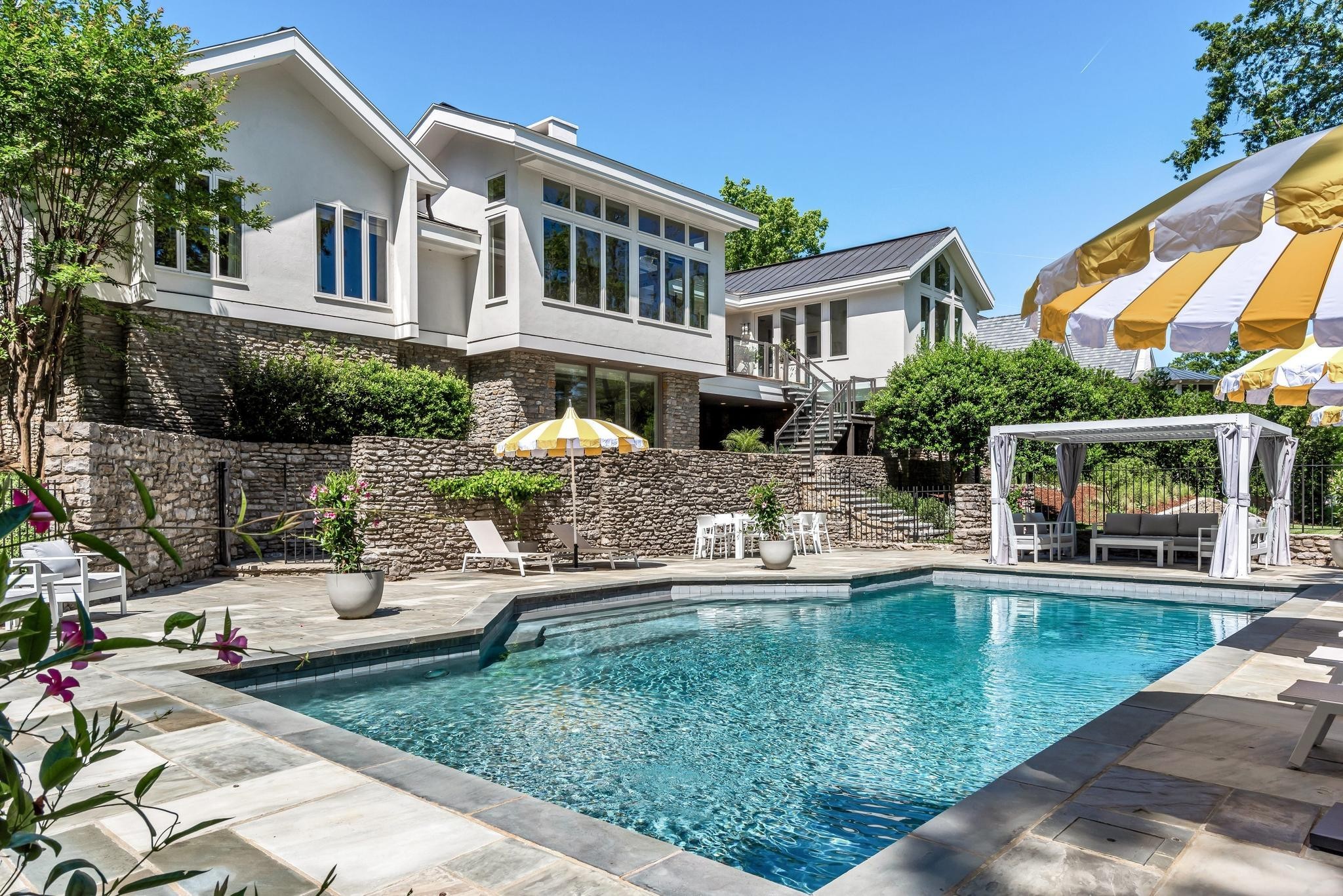 300 Sunnyside Dr