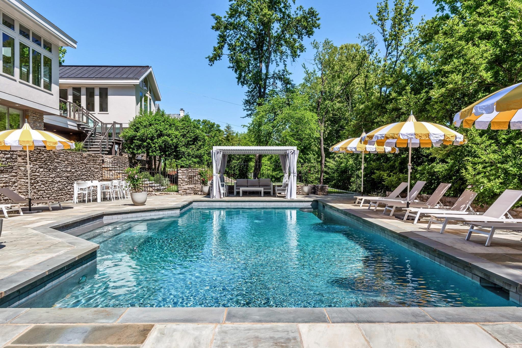 300 Sunnyside Dr
