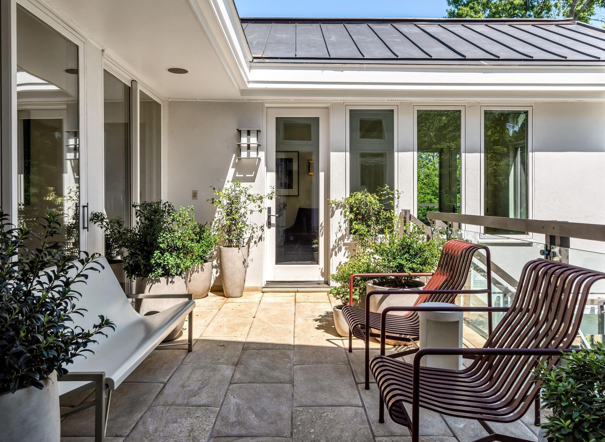 300 Sunnyside Dr