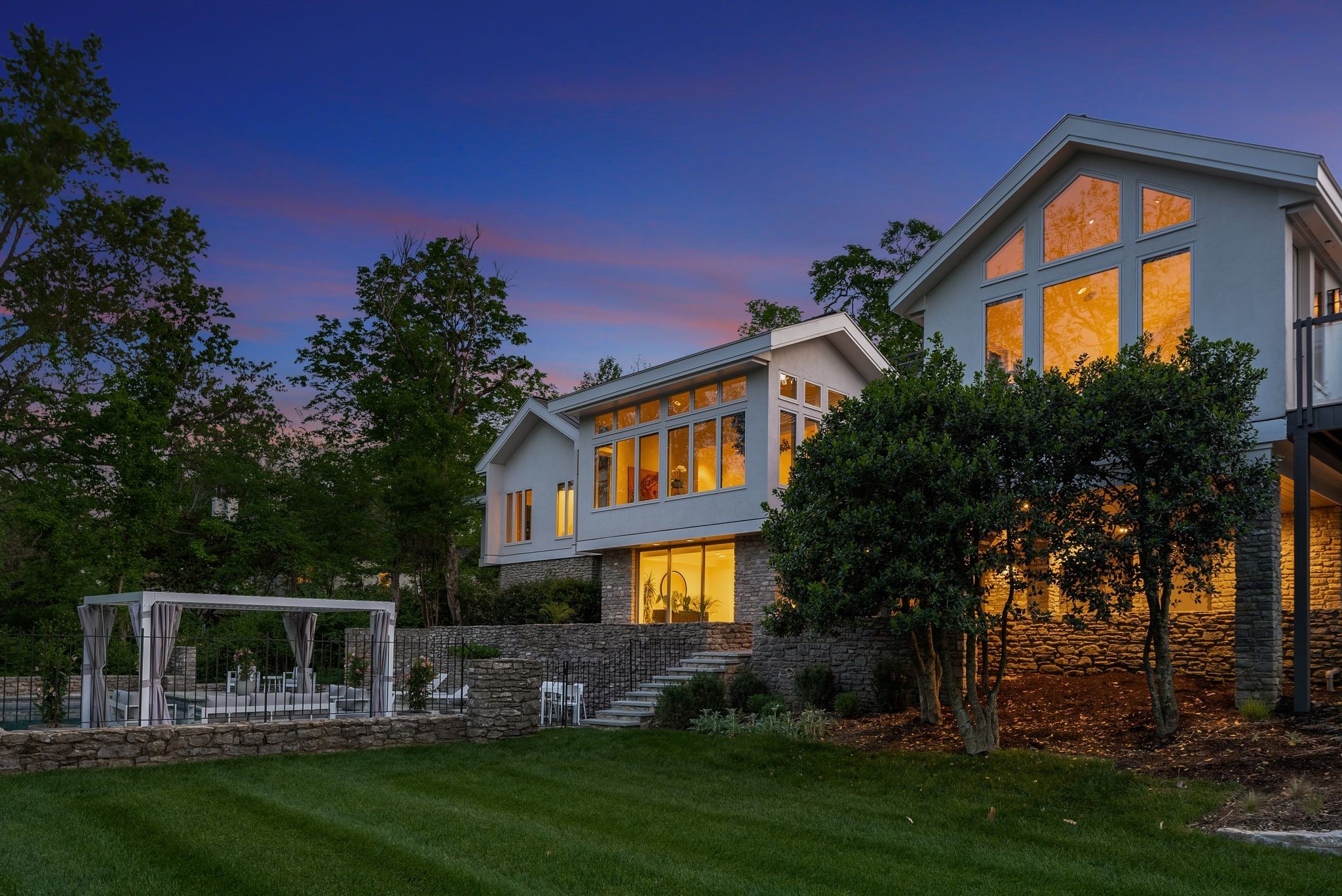 300 Sunnyside Dr