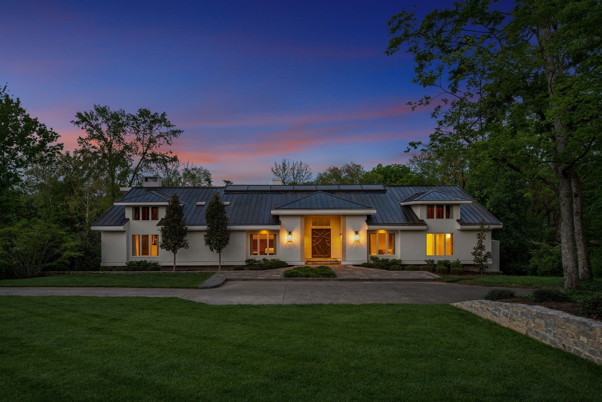 300 Sunnyside Dr
