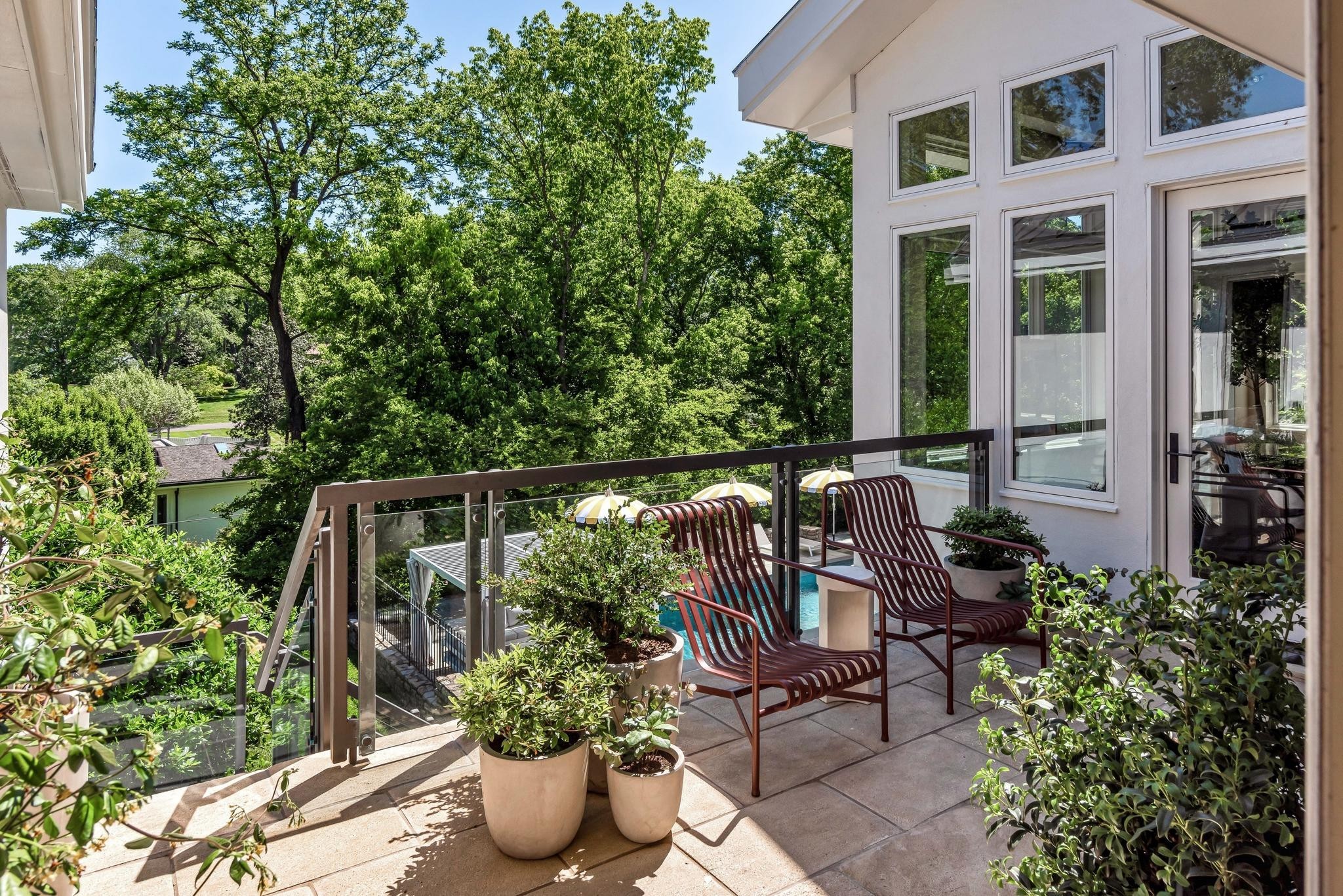 300 Sunnyside Dr