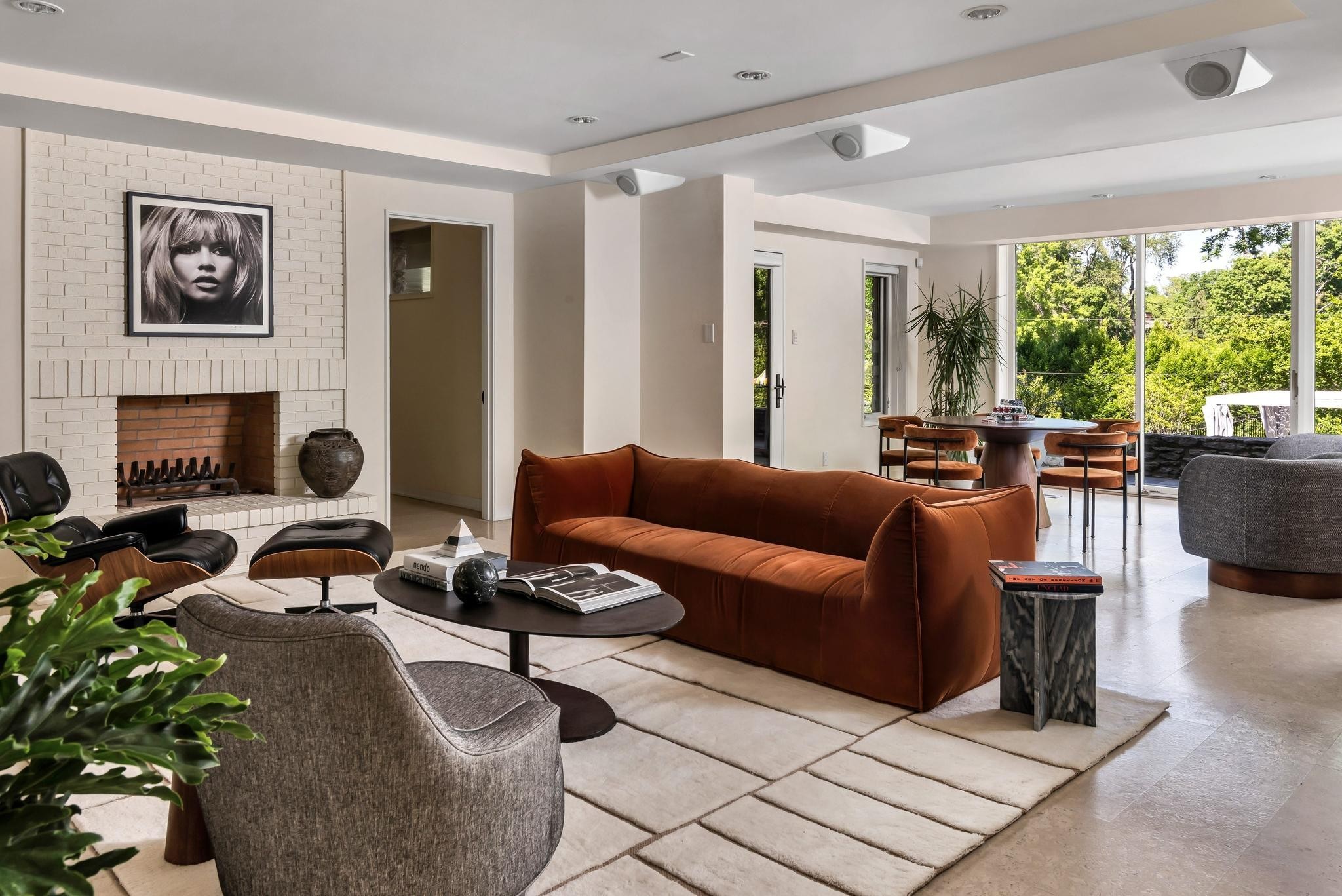 300 Sunnyside Dr