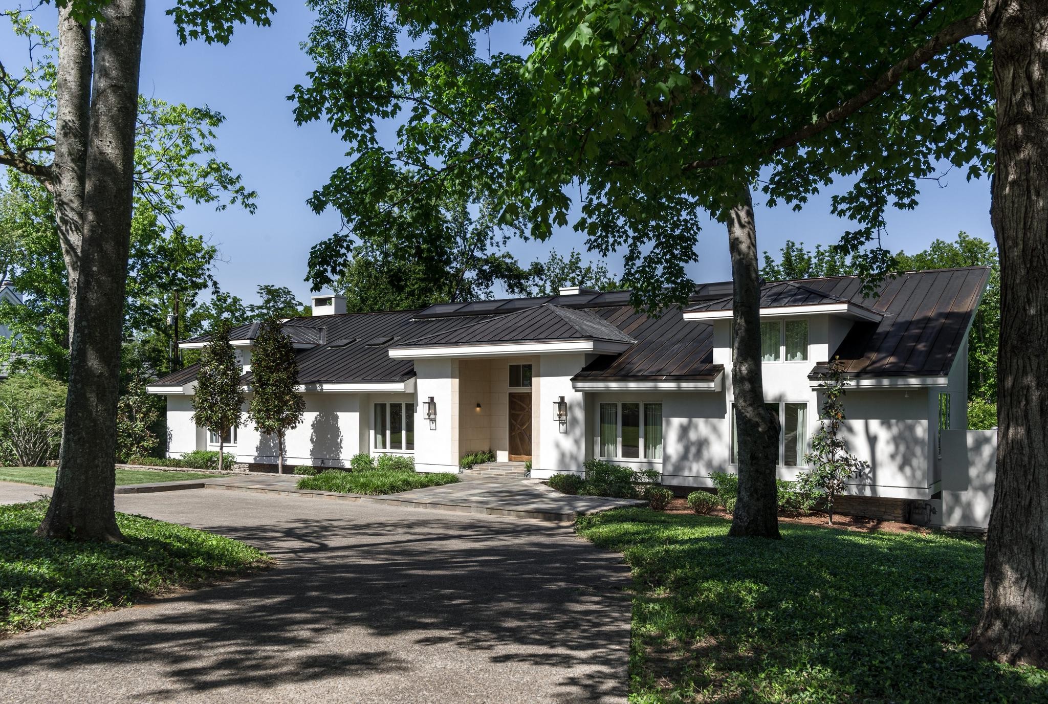 300 Sunnyside Dr