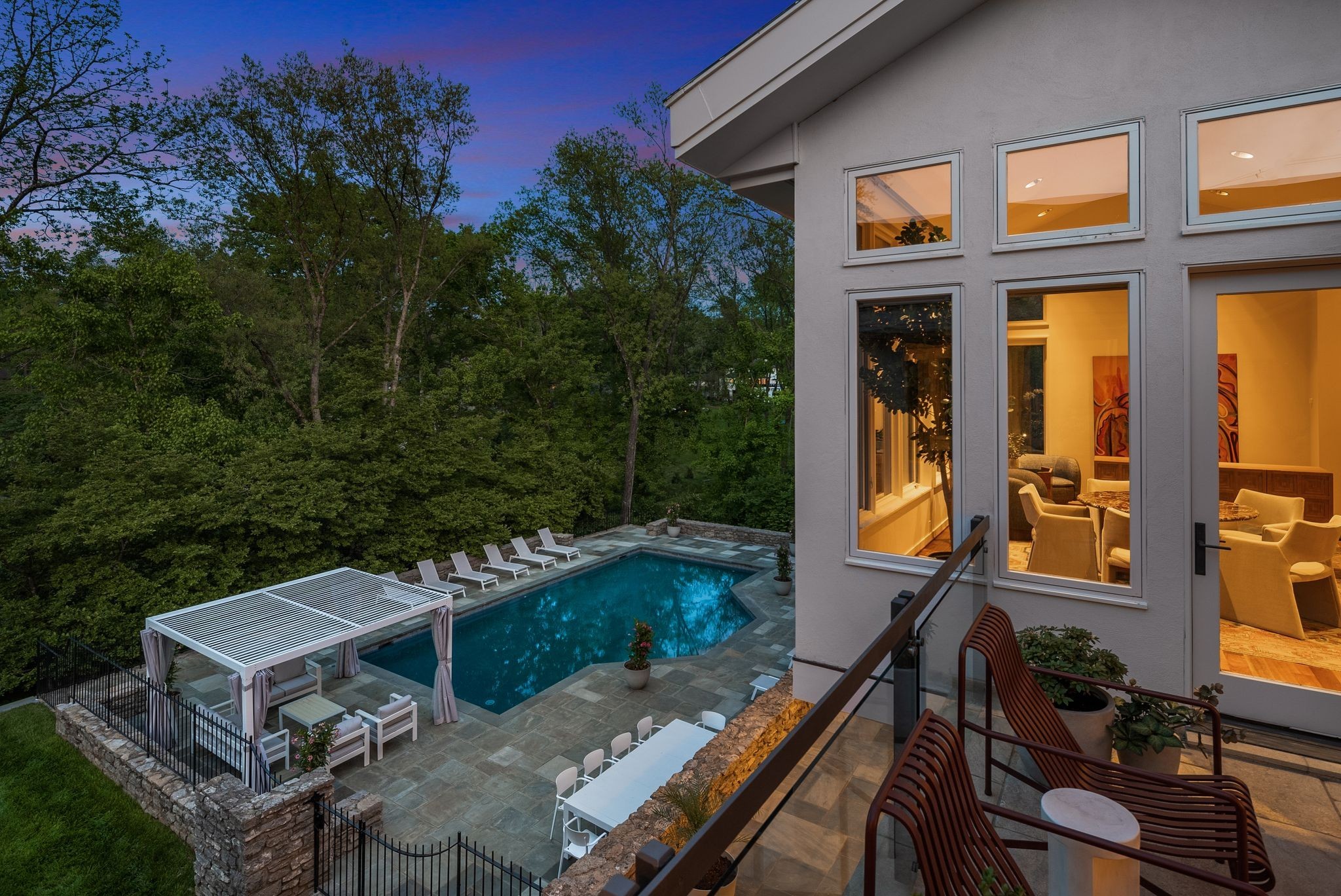 300 Sunnyside Dr