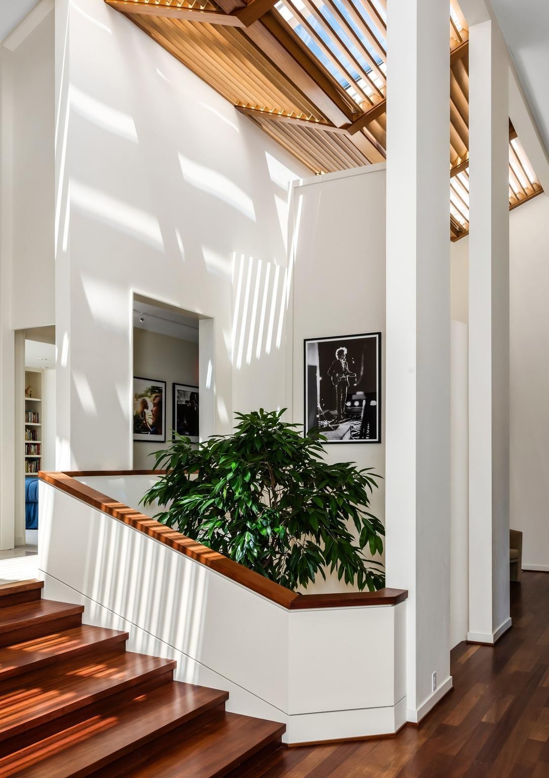 300 Sunnyside Dr