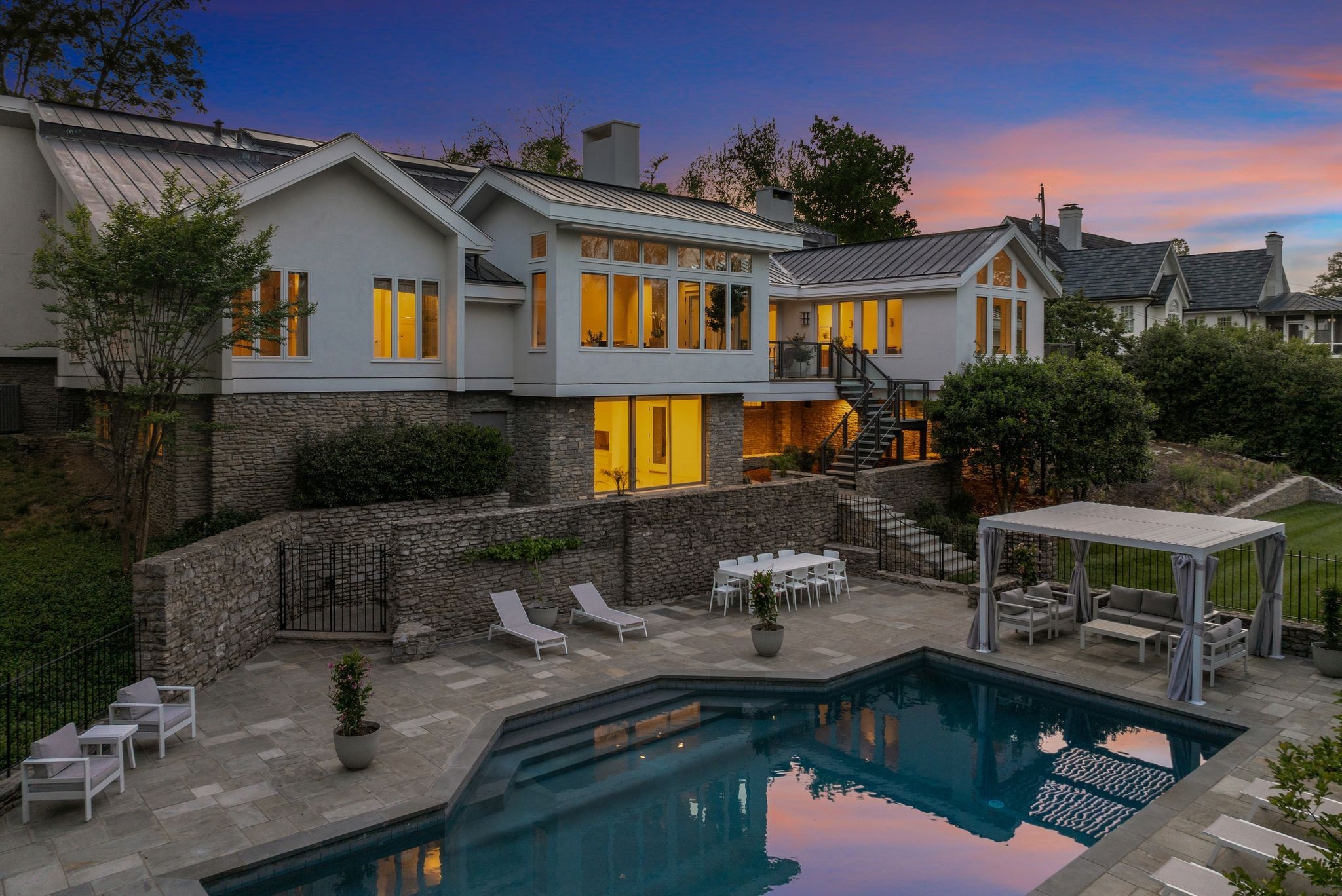 300 Sunnyside Dr