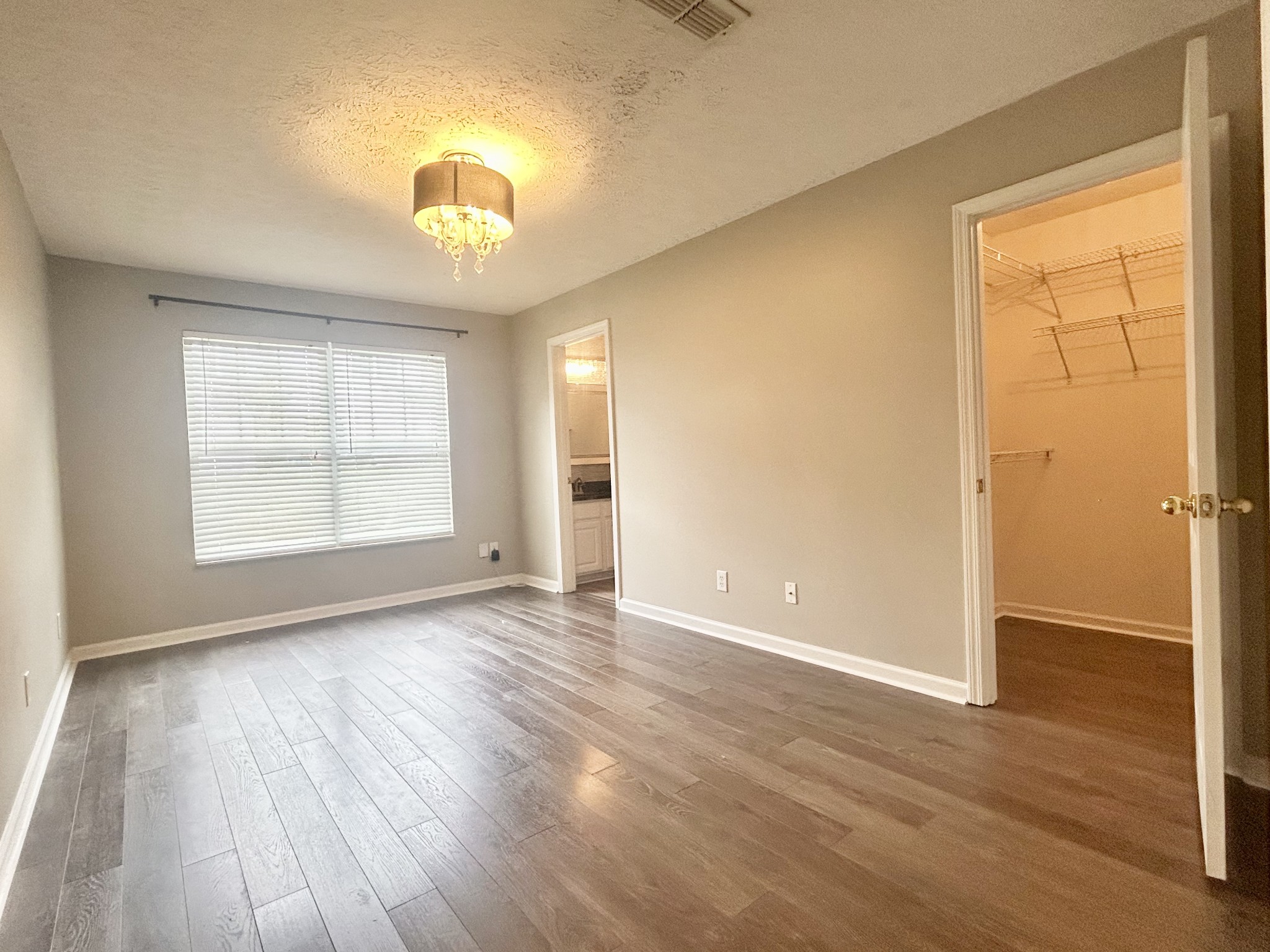 209 Shadow Glen Dr