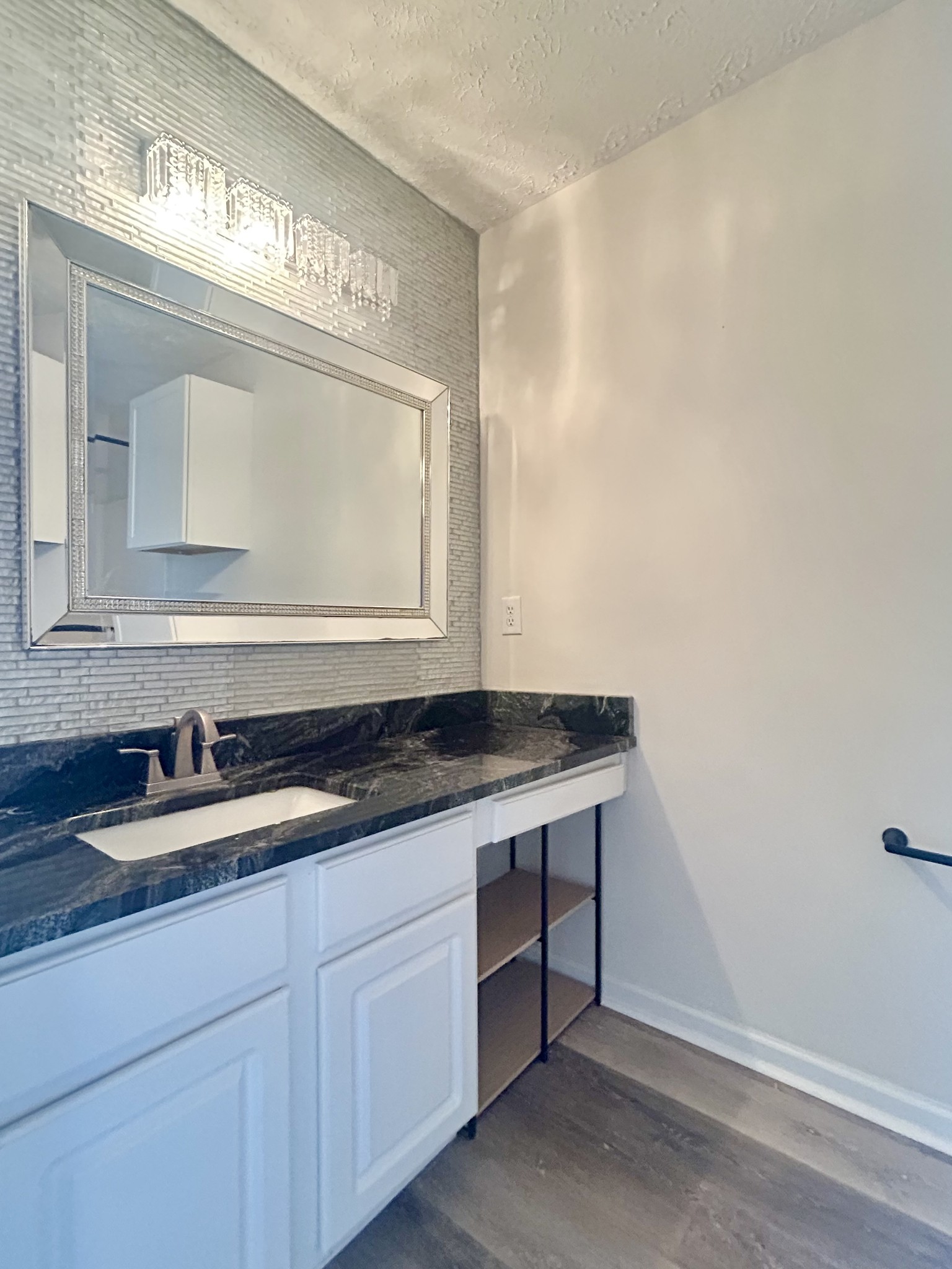 209 Shadow Glen Dr