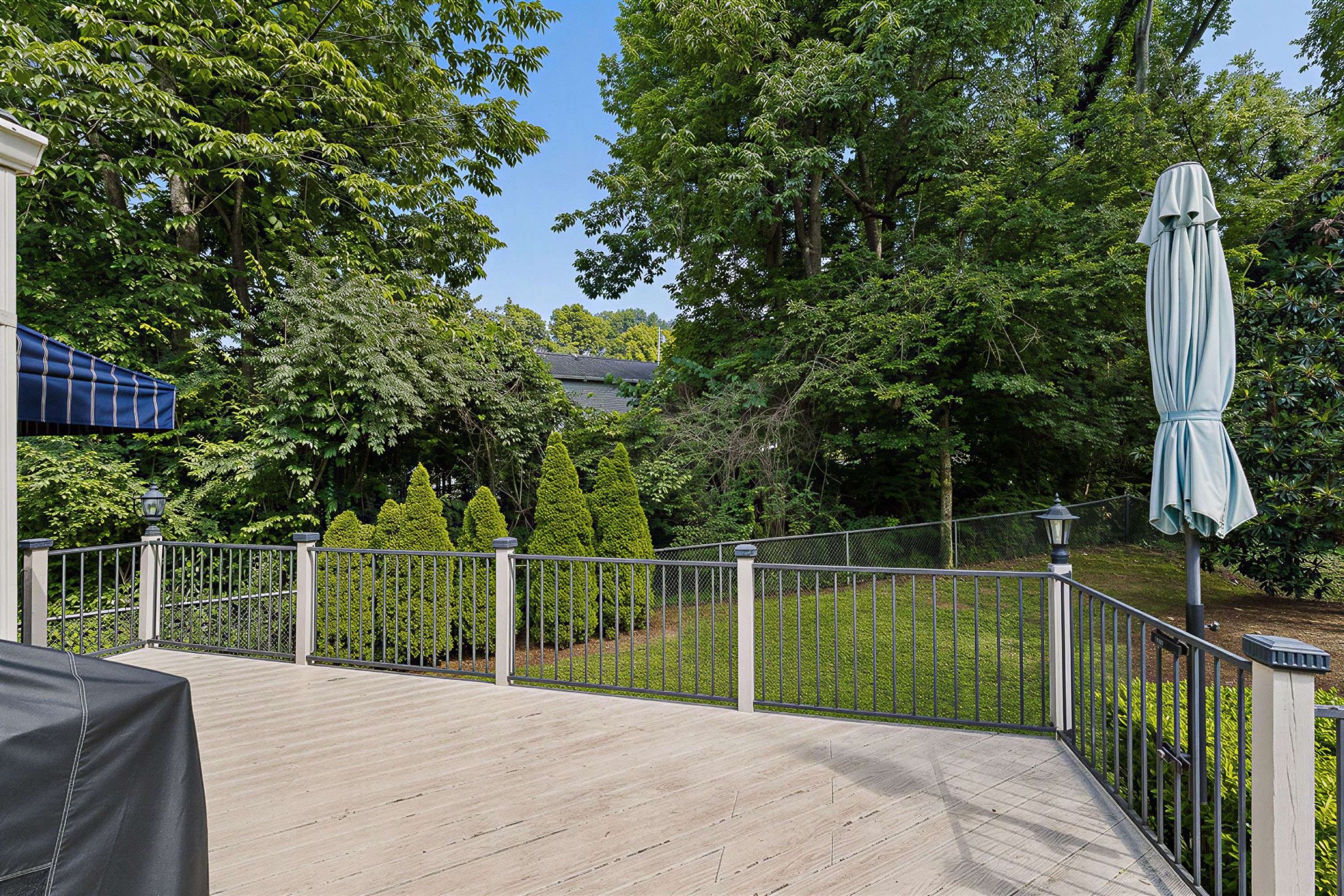 3724 Woodmont Ln