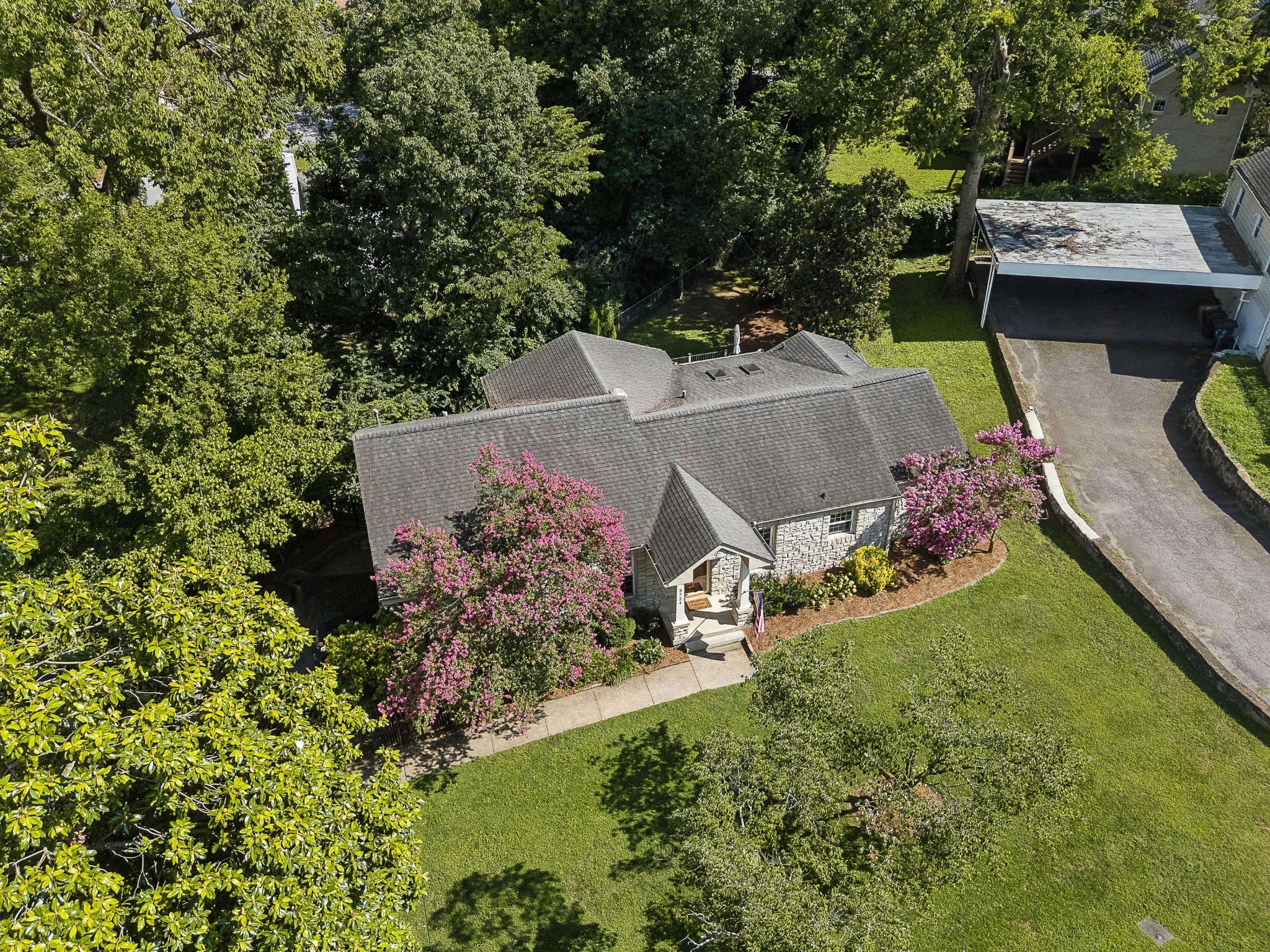 3724 Woodmont Ln