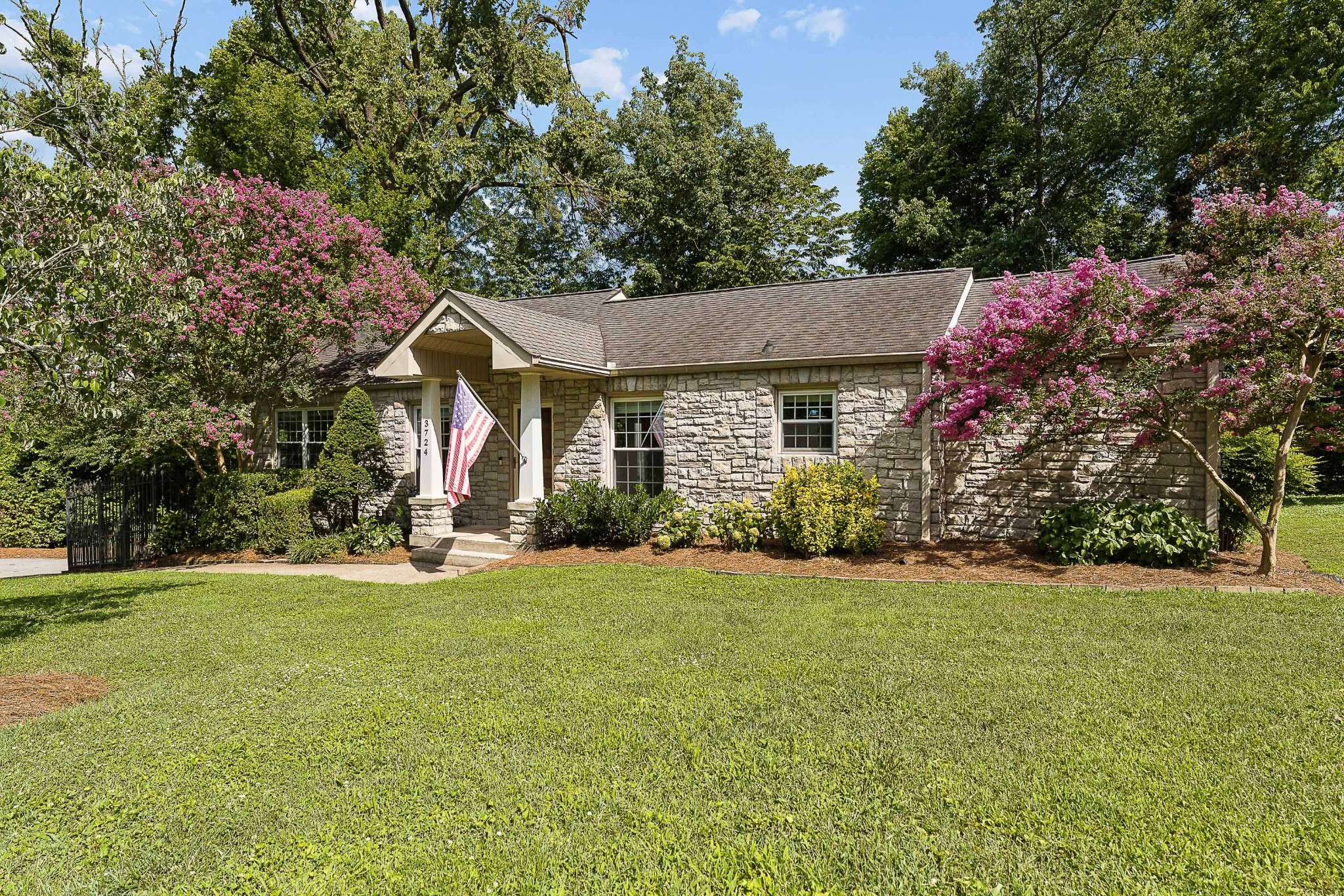 3724 Woodmont Ln