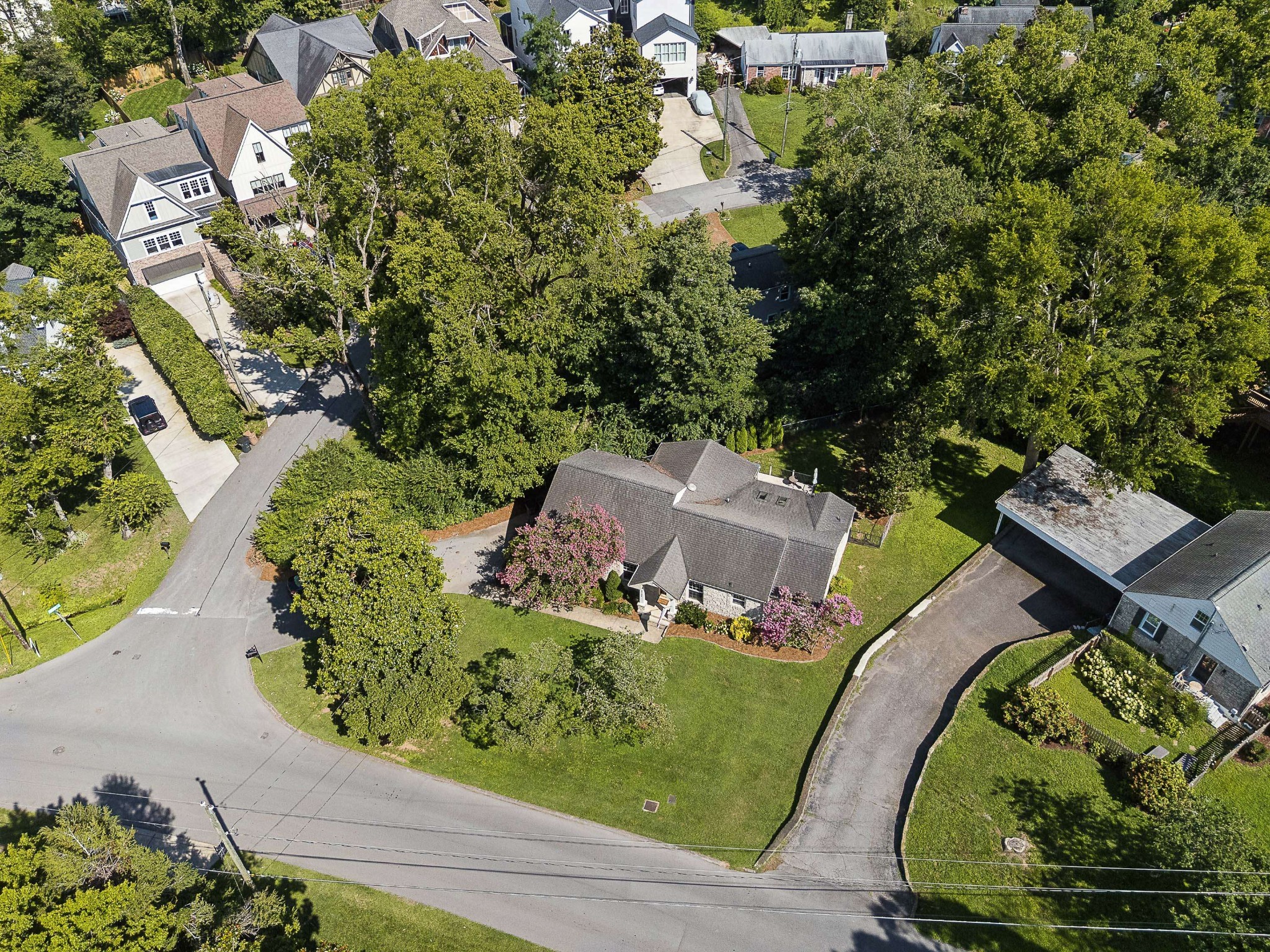 3724 Woodmont Ln