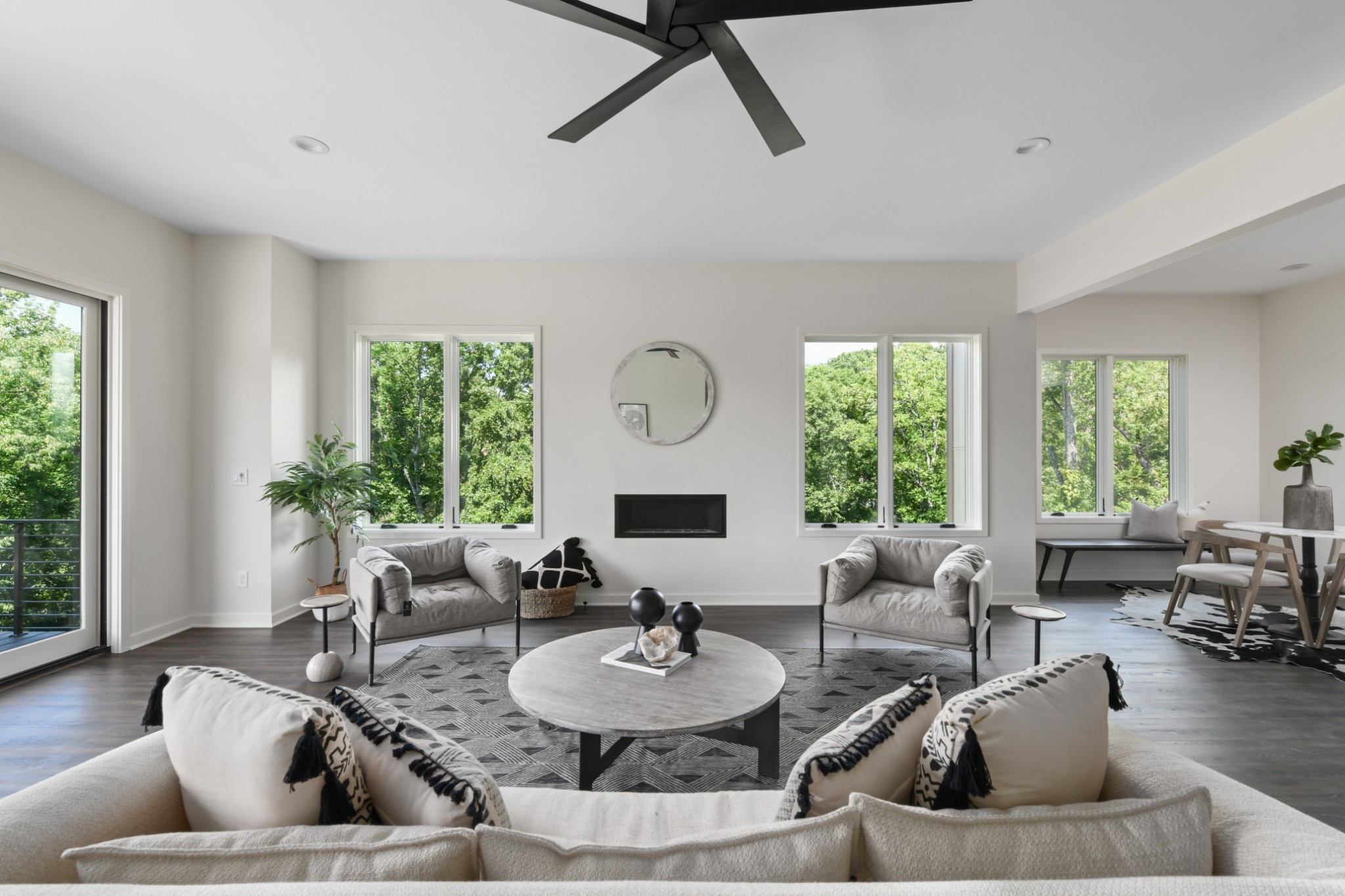 5812 Woodland Hills Dr