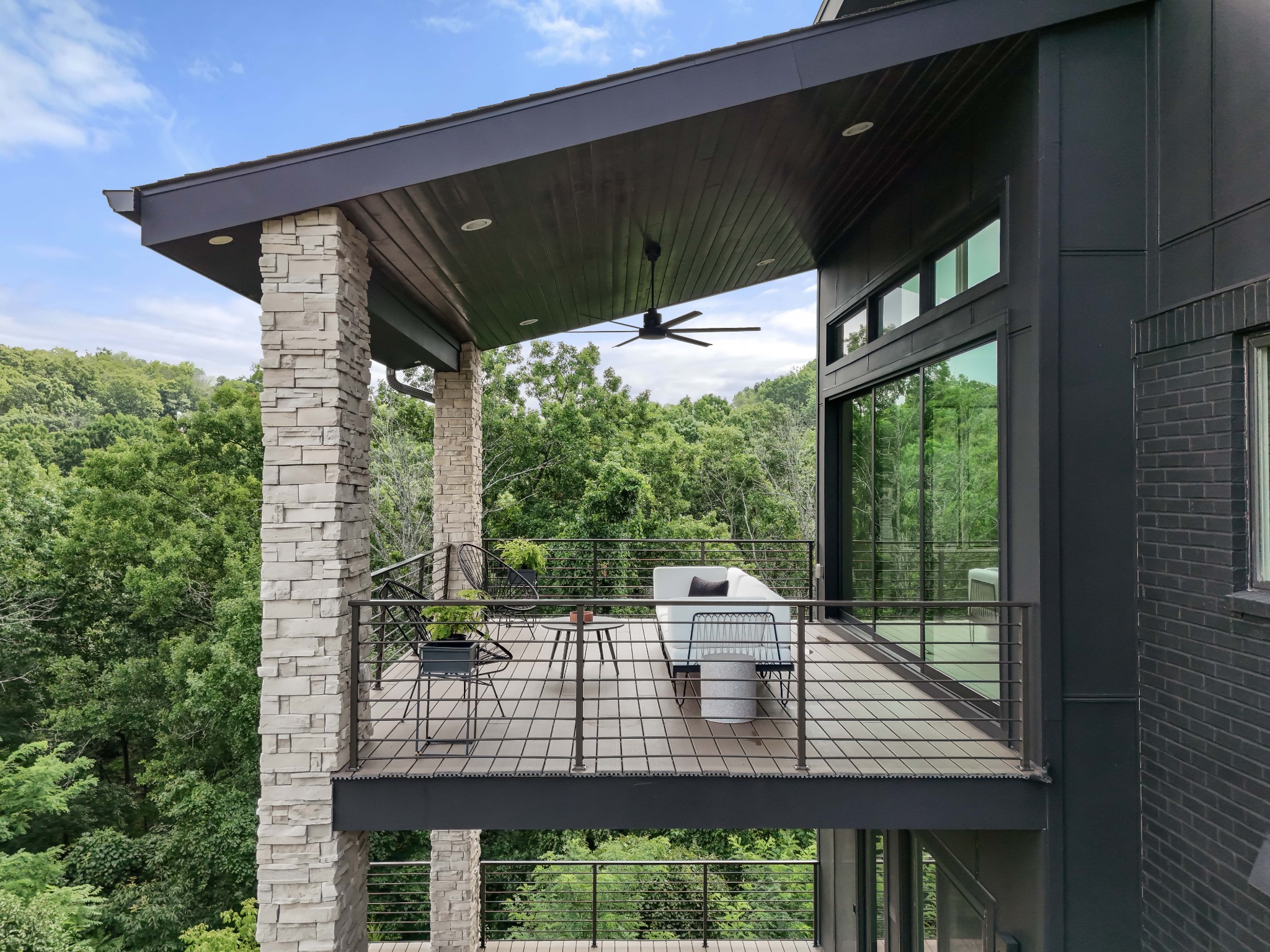 5812 Woodland Hills Dr